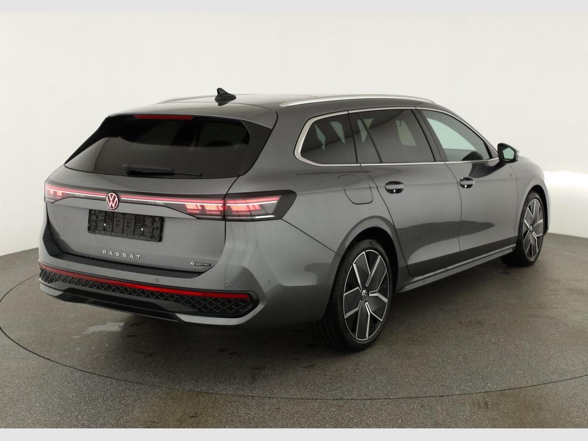 VW Passat Variant 2.0 TDI 142 kW 4Motion R-Line (2026) - Photo 2