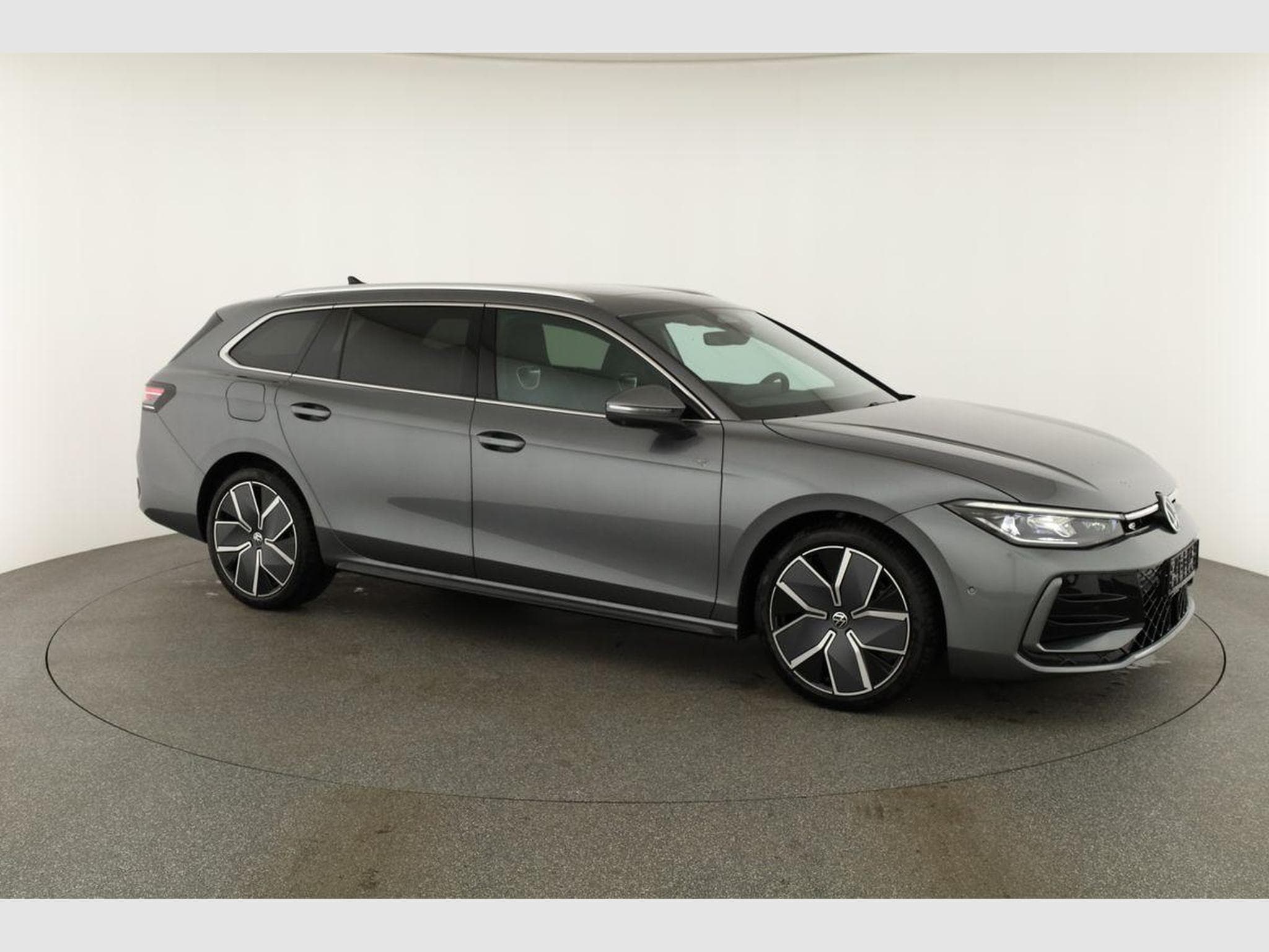 VW Passat Variant 2.0 TDI 142 kW 4Motion R-Line (2026) - Photo 25