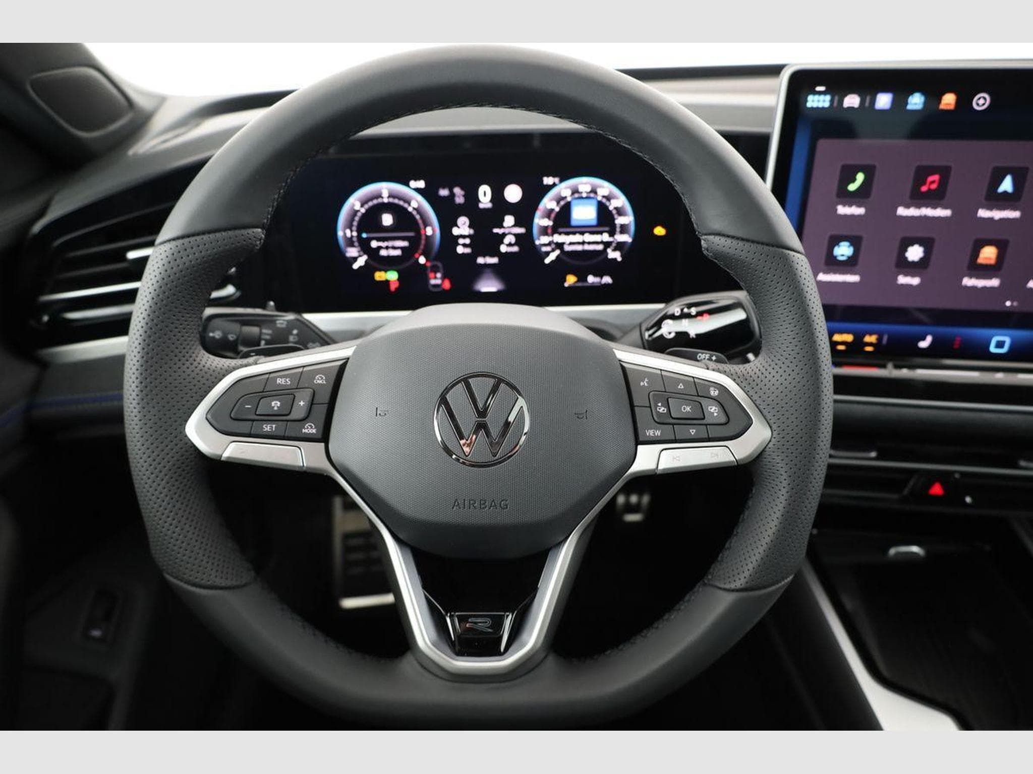 VW Passat Variant 2.0 TDI 142 kW 4Motion R-Line (2026) - Photo 5