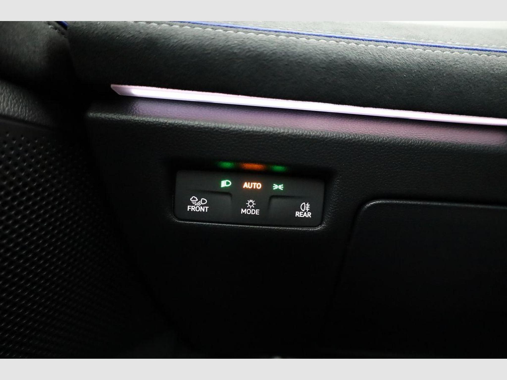 VW Passat Variant 2.0 TDI 142 kW 4Motion R-Line (2026) - Photo 8
