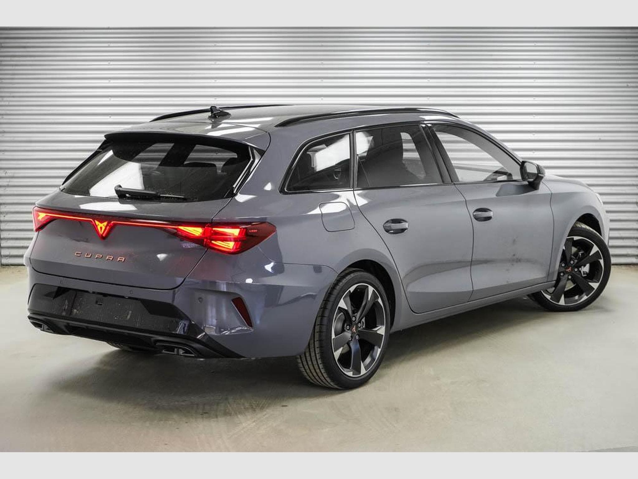 Cupra Leon ST 2,0 TSI (2026) - Photo 3