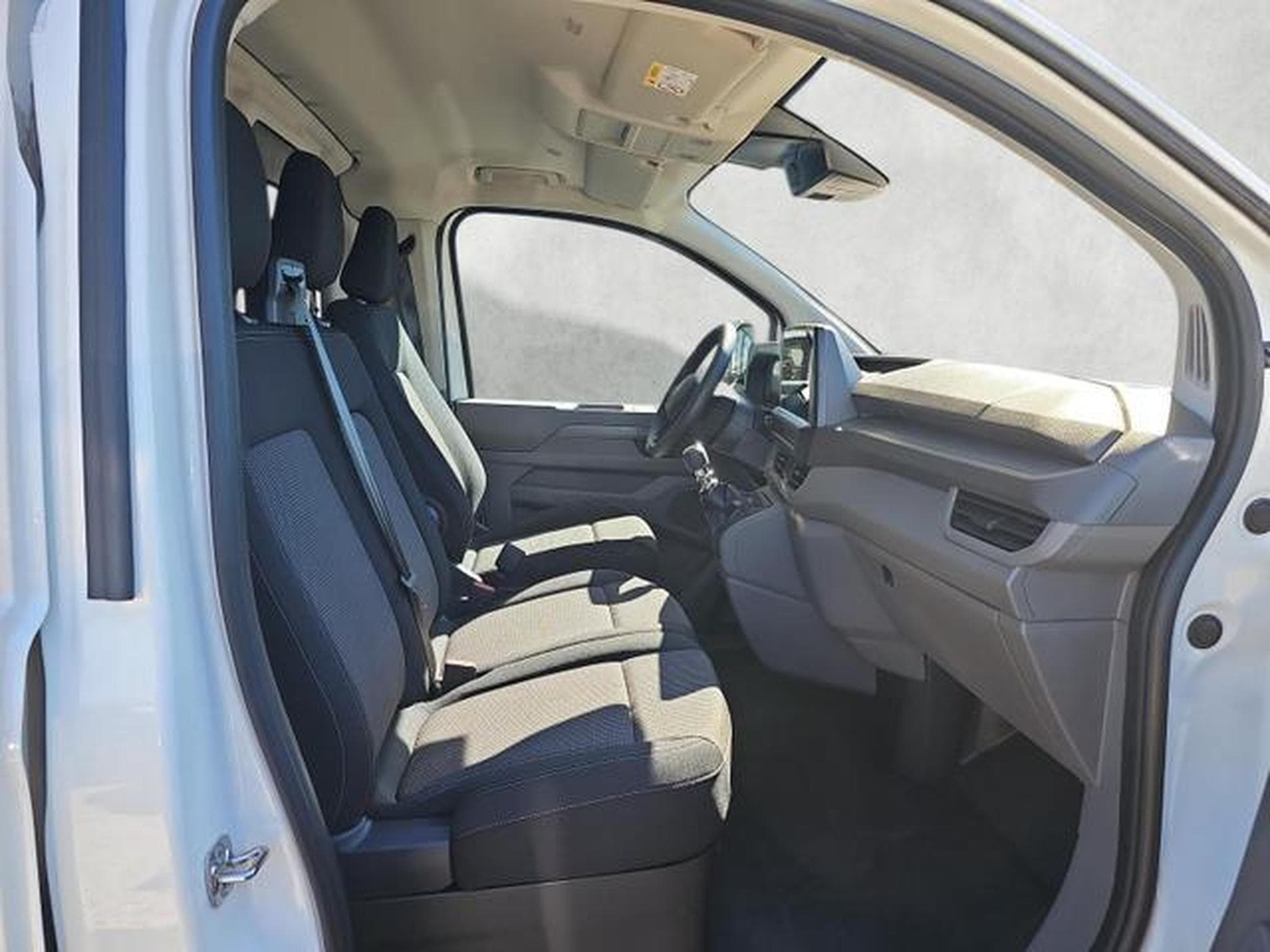 VW T7 Transporter Kaste 2.0 TDI 81 kW KR (2025) - Photo 10