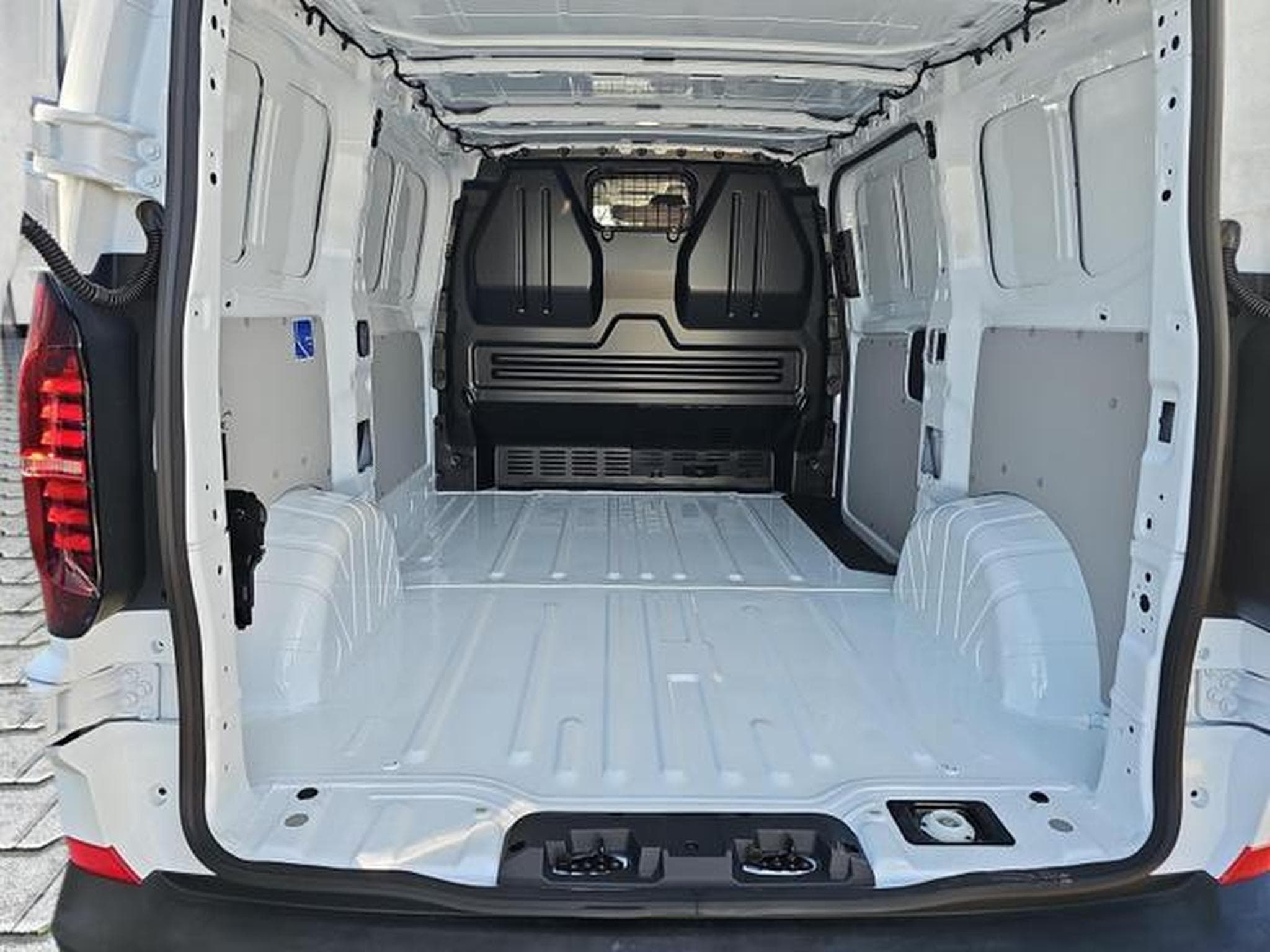 VW T7 Transporter Kaste 2.0 TDI 81 kW KR (2025) - Photo 14