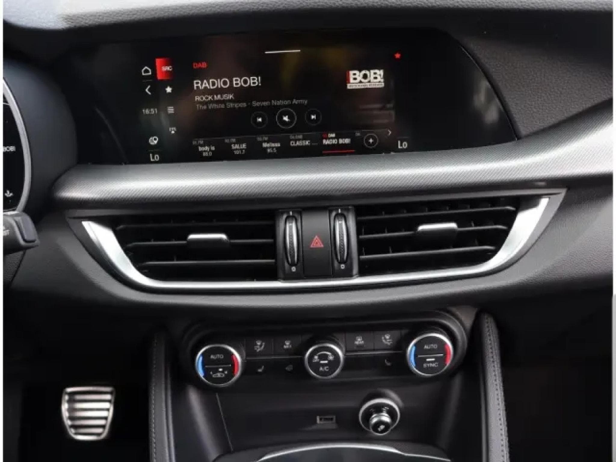 Alfa-Romeo Stelvio VELOCE 2.2 DIESEL (2026) - Photo 18