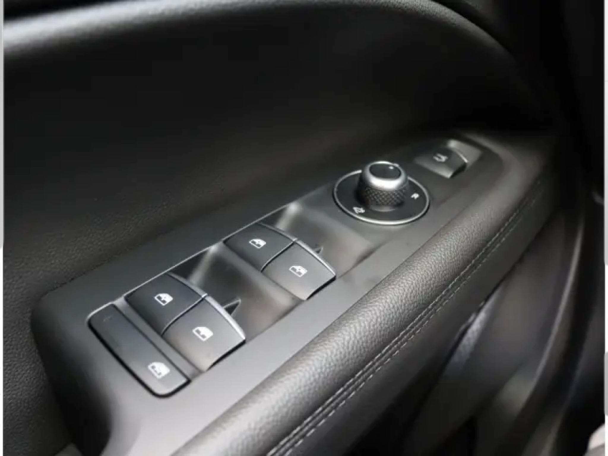 Alfa-Romeo Stelvio VELOCE 2.2 DIESEL (2026) - Photo 25