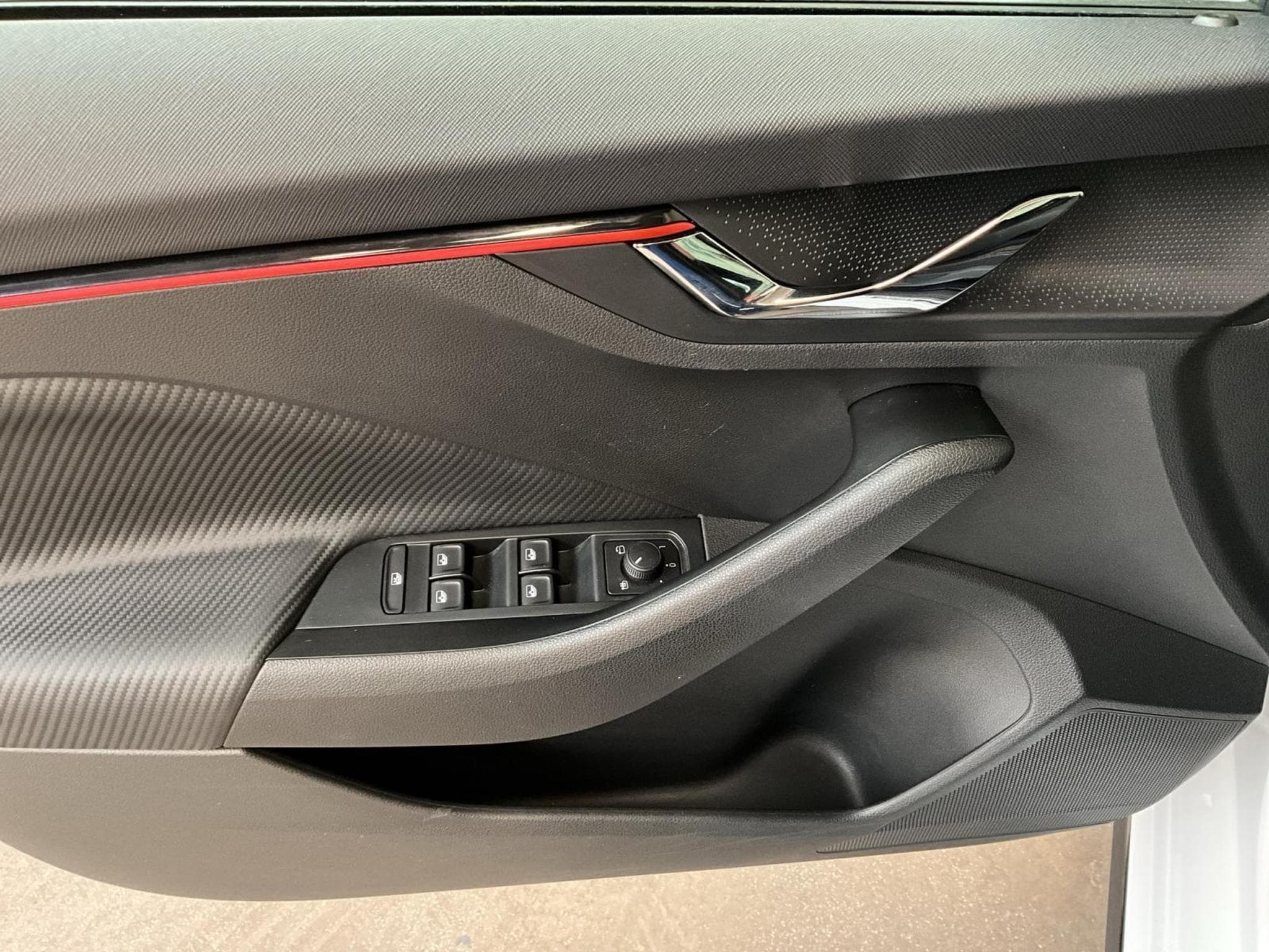 Skoda Kamiq Monte-Carlo+DSG+Pano+LED (2025) - Photo 14