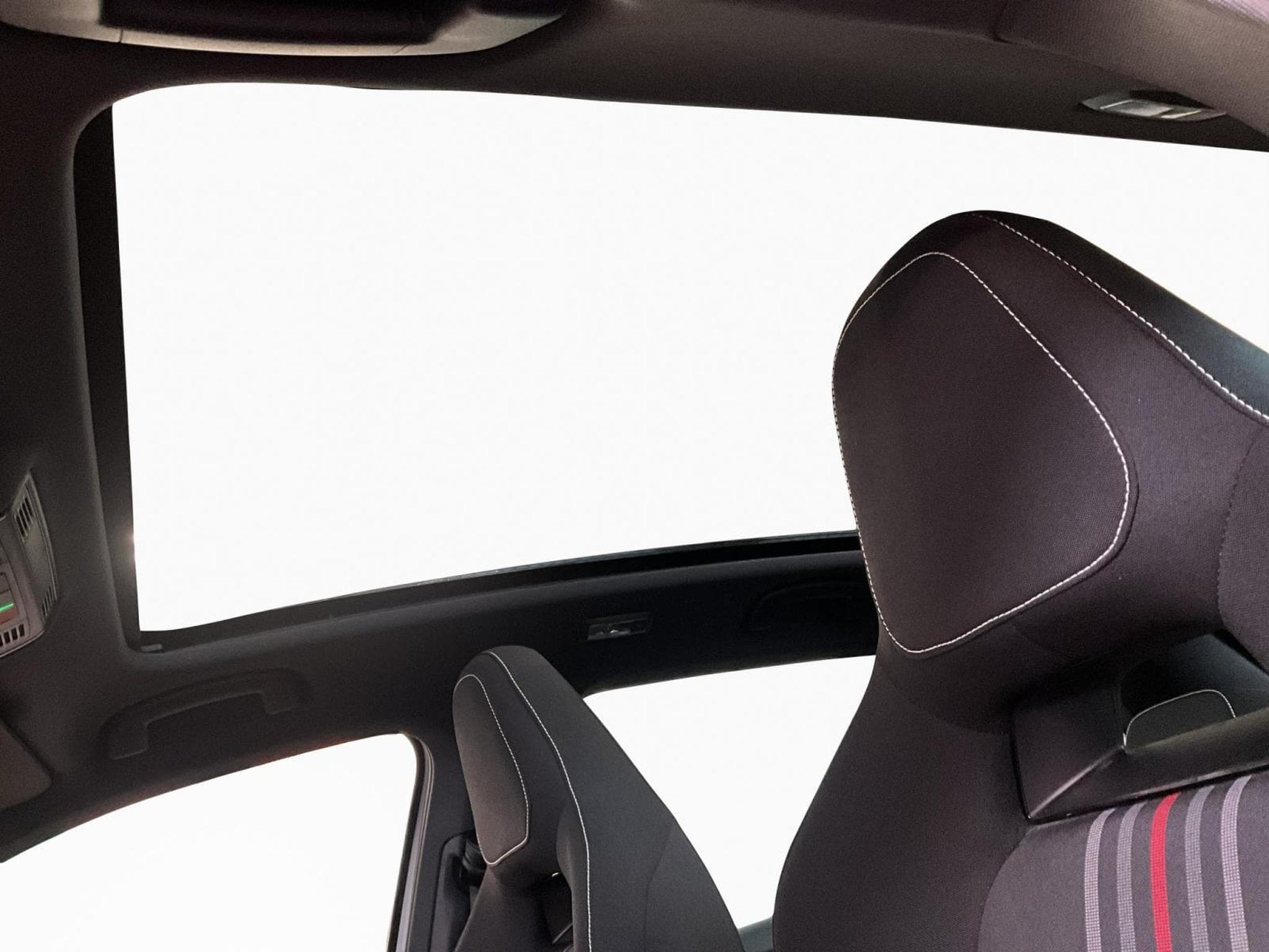 Skoda Kamiq Monte-Carlo+DSG+Pano+LED (2025) - Photo 15