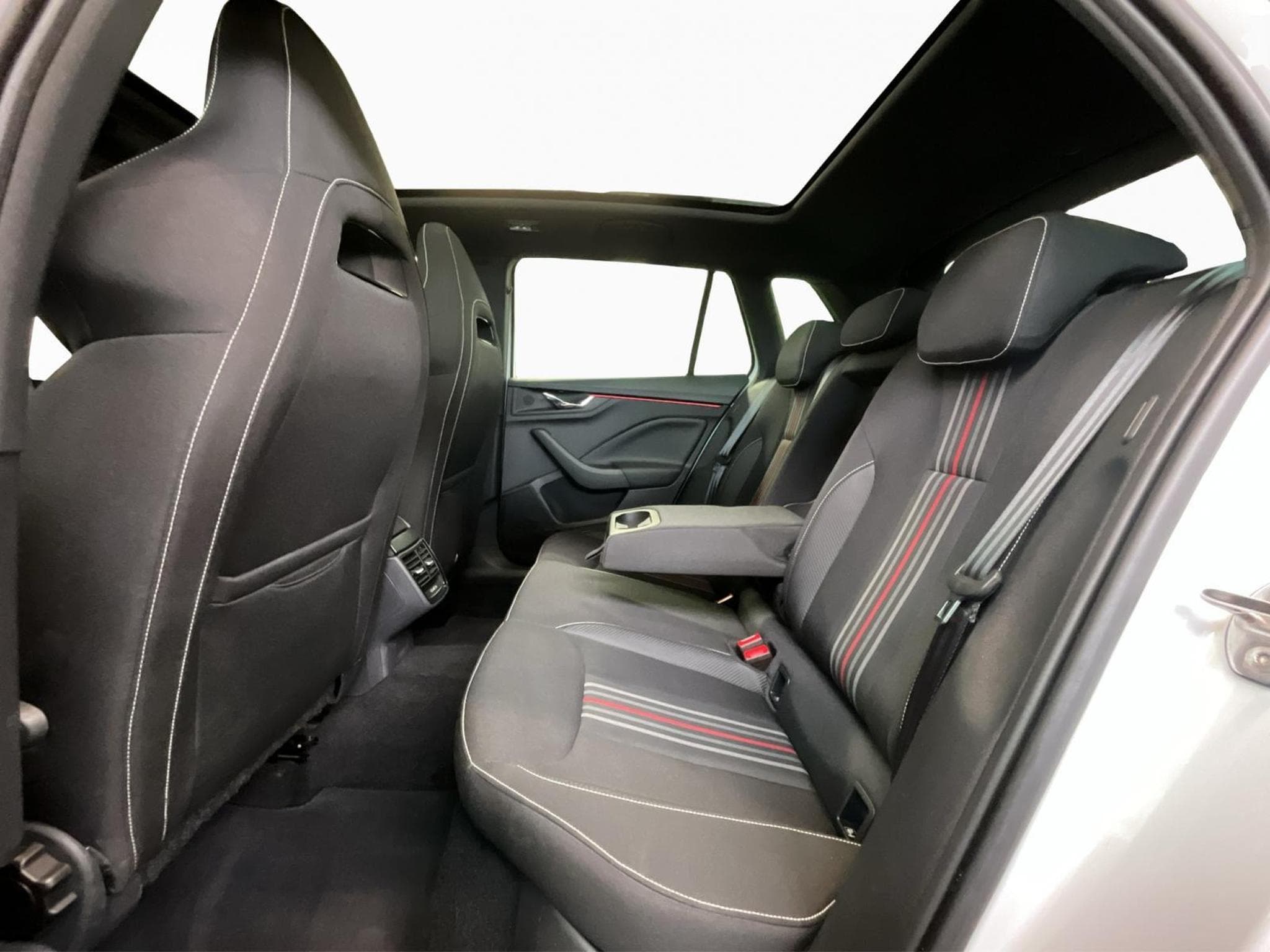 Skoda Kamiq Monte-Carlo+DSG+Pano+LED (2025) - Photo 16