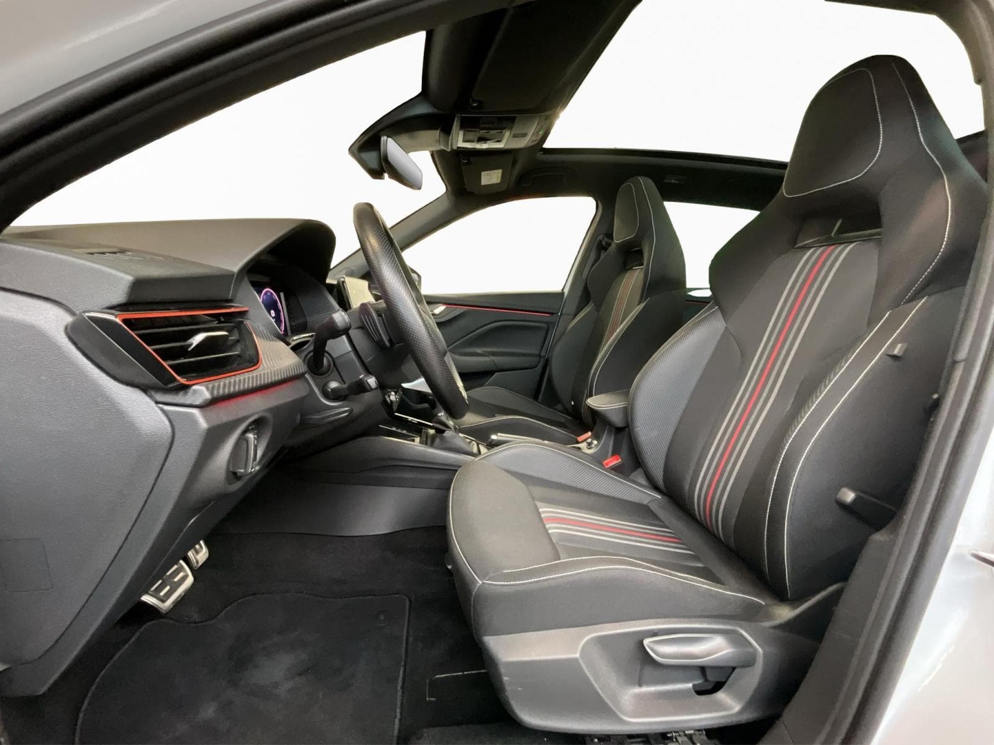 Skoda Kamiq Monte-Carlo+DSG+Pano+LED (2025) - Photo 9
