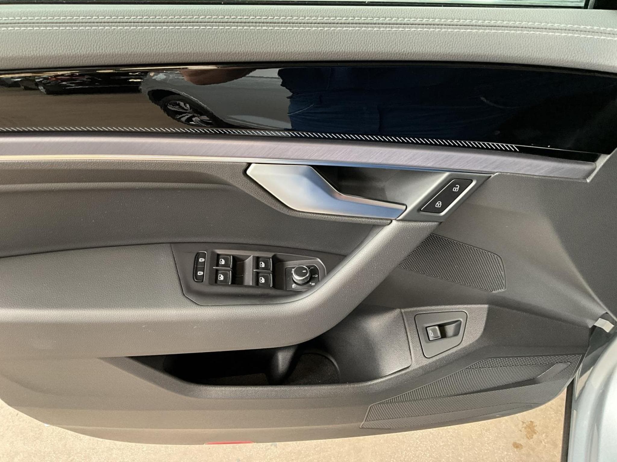 VW Touareg R-Line+TipTronic+V6+4Motion+AHK (2025) - Photo 10