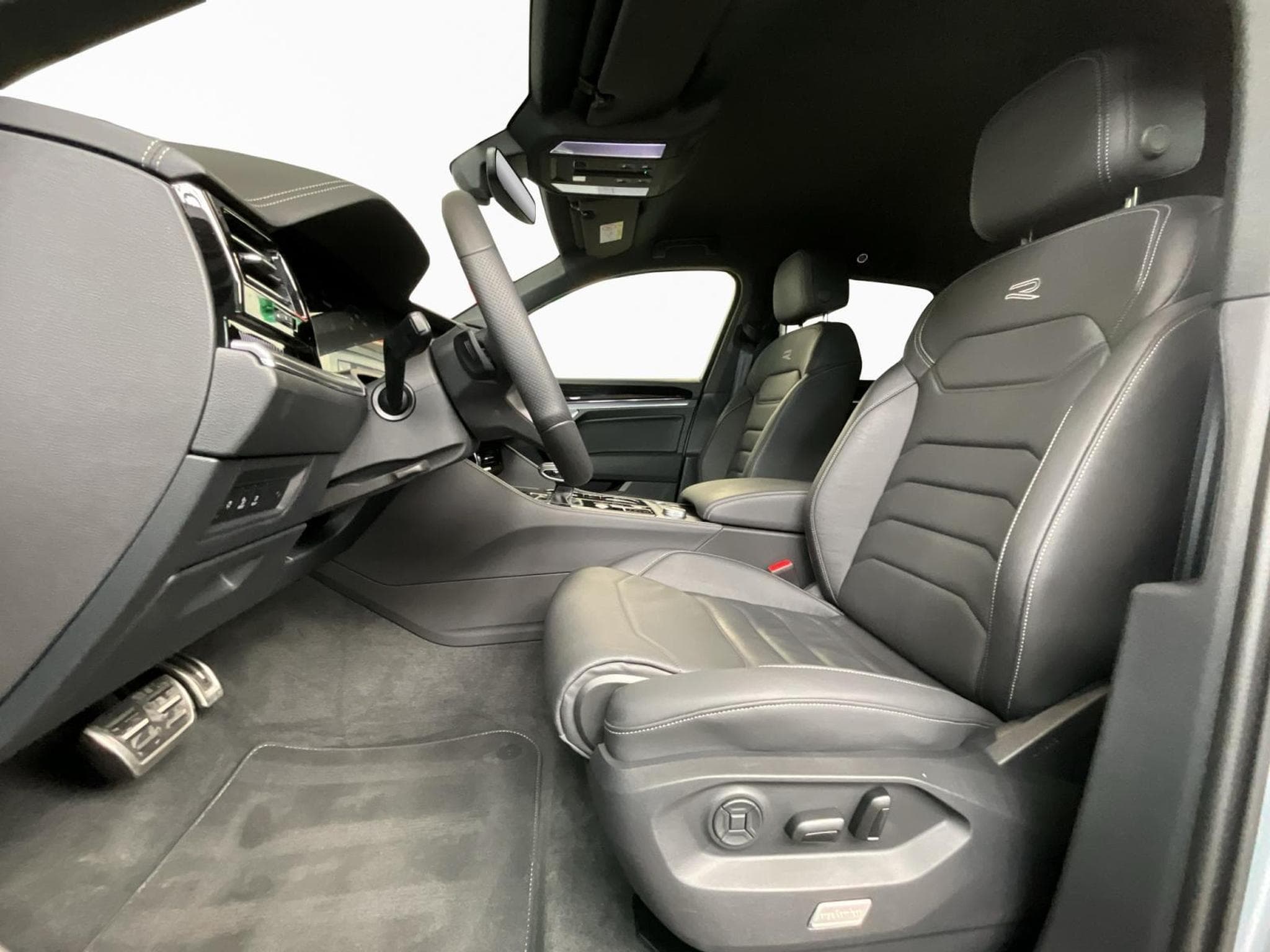 VW Touareg R-Line+TipTronic+V6+4Motion+AHK (2025) - Photo 11