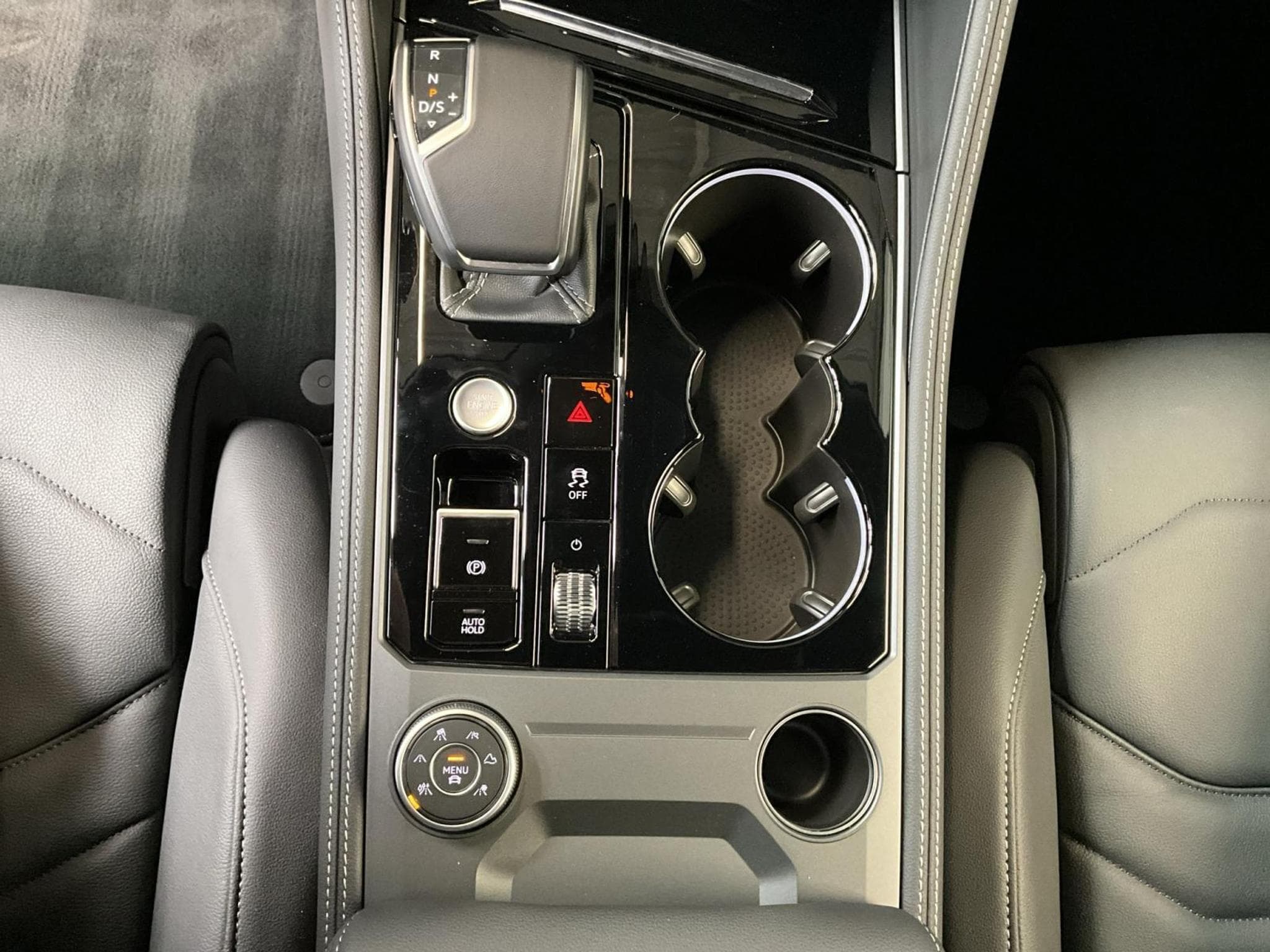 VW Touareg R-Line+TipTronic+V6+4Motion+AHK (2025) - Photo 14