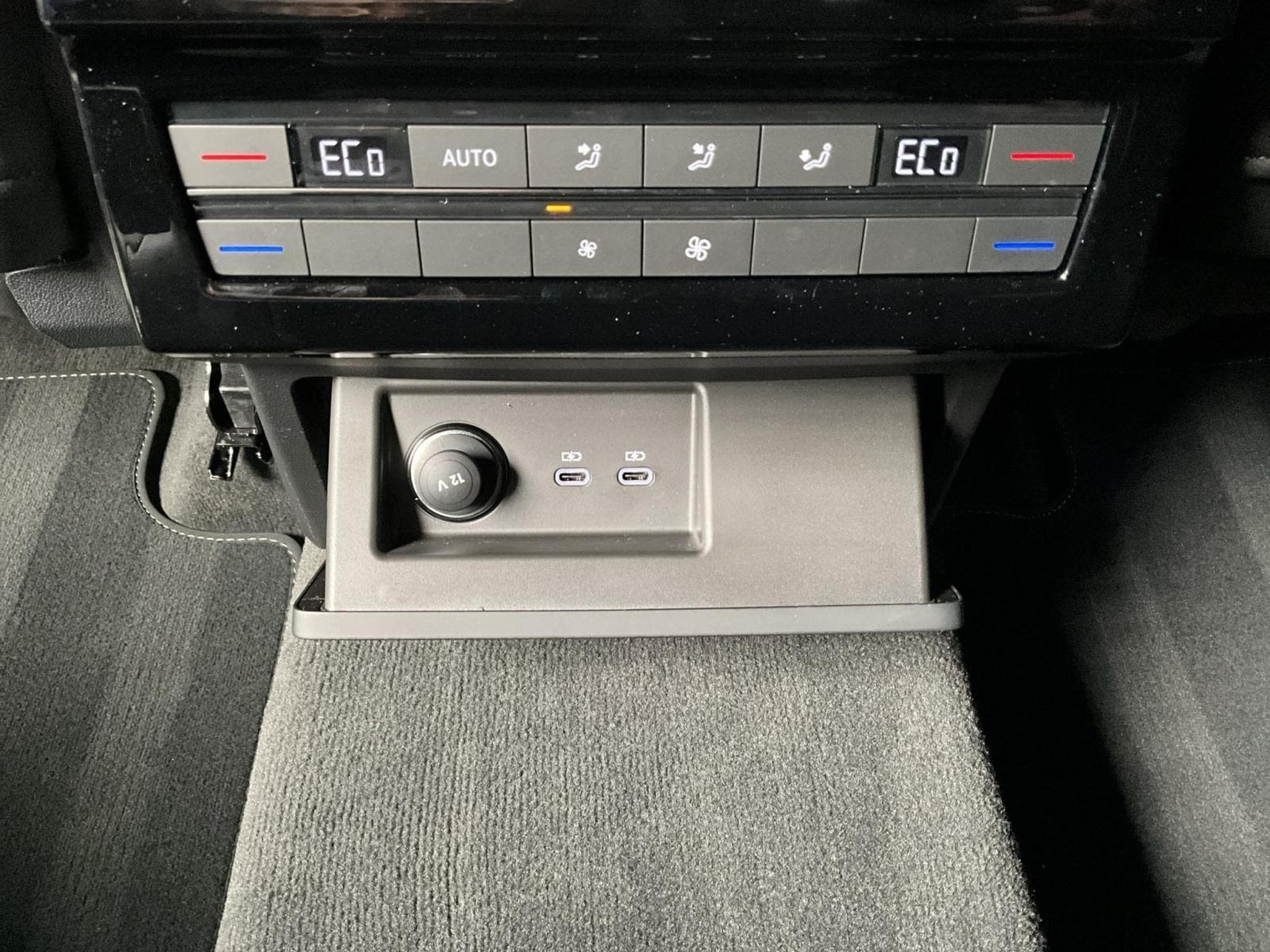VW Touareg R-Line+TipTronic+V6+4Motion+AHK (2025) - Photo 18