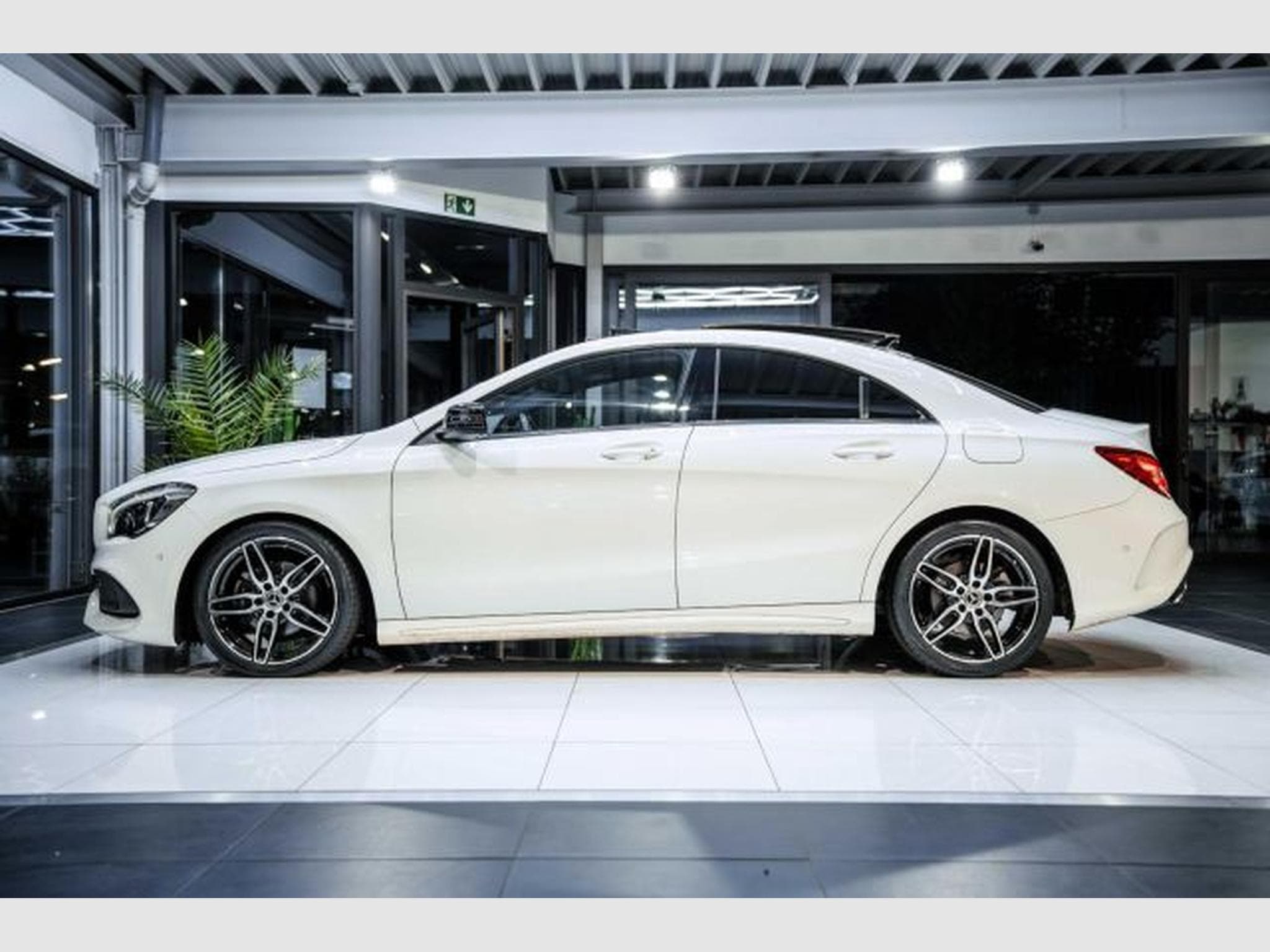 Mercedes CLA 200 CLA 200 AMG-Line Autom. NAVI LED RFK PANO Night (2017) - Photo 10