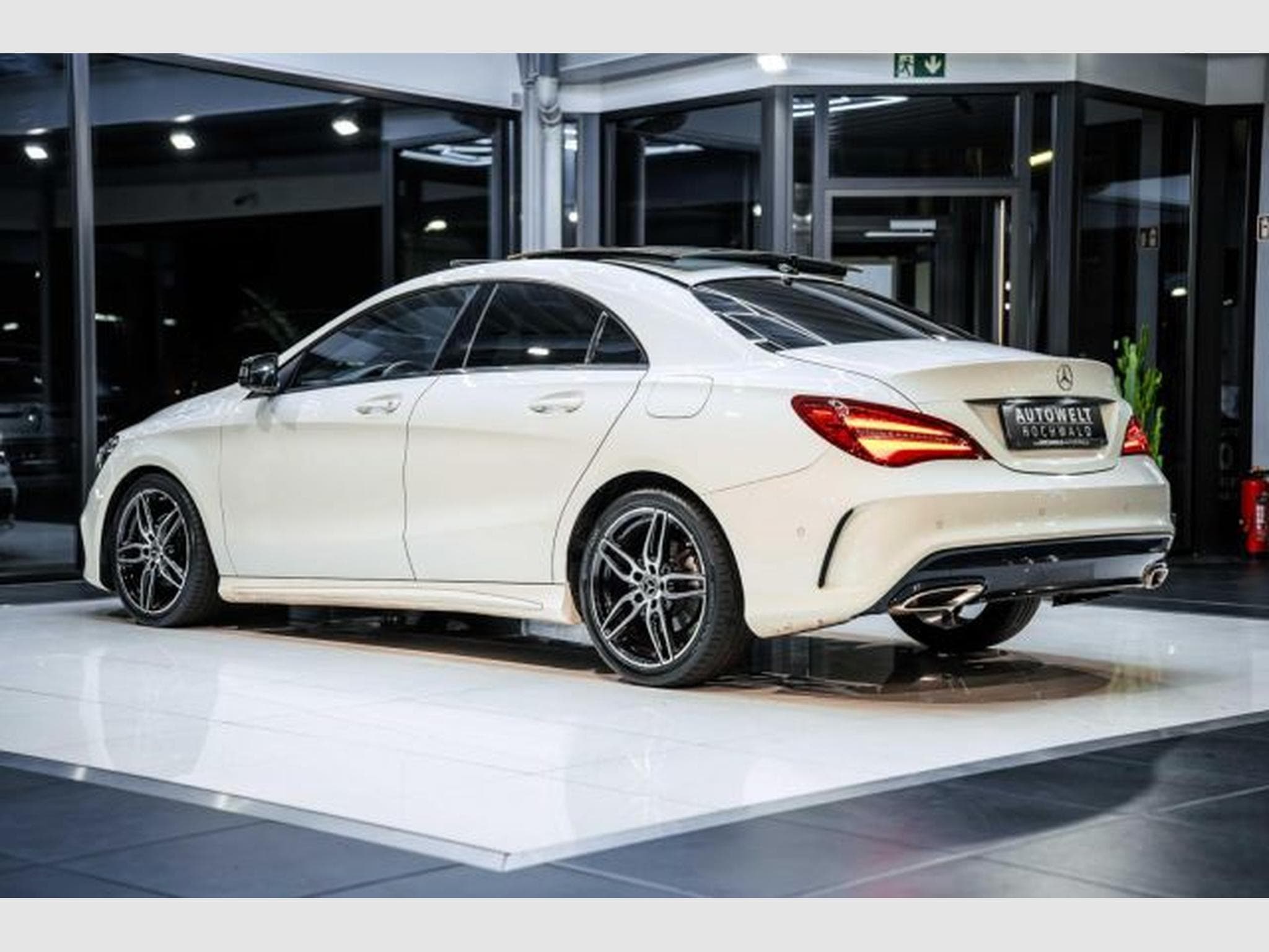Mercedes CLA 200 CLA 200 AMG-Line Autom. NAVI LED RFK PANO Night (2017) - Photo 11
