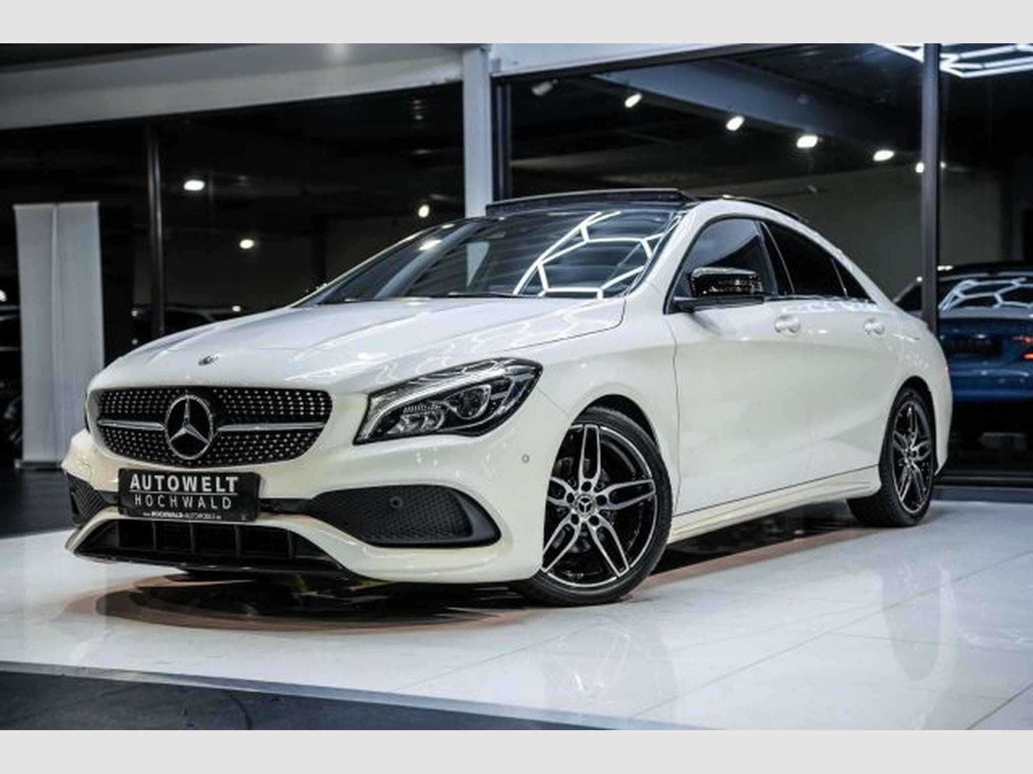 Mercedes CLA 200 CLA 200 AMG-Line Autom. NAVI LED RFK PANO Night (2017) - Photo 2