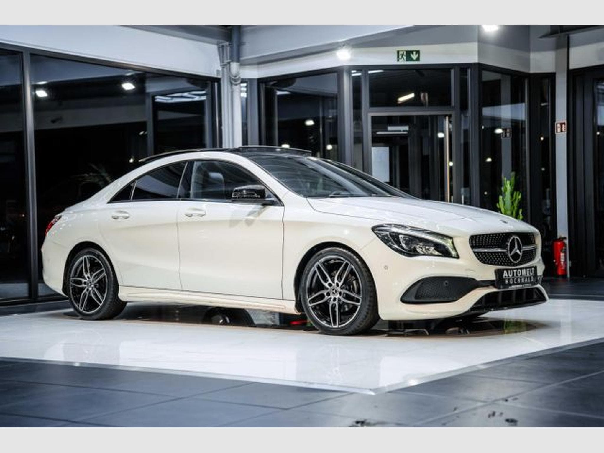 Mercedes CLA 200 CLA 200 AMG-Line Autom. NAVI LED RFK PANO Night (2017) - Photo 6
