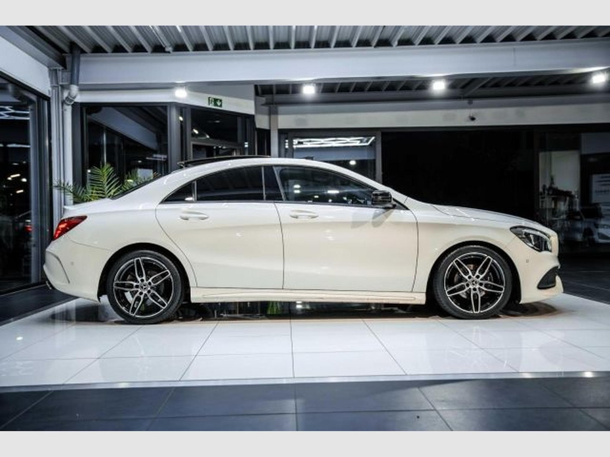 Mercedes CLA 200 CLA 200 AMG-Line Autom. NAVI LED RFK PANO Night (2017) - Photo 7