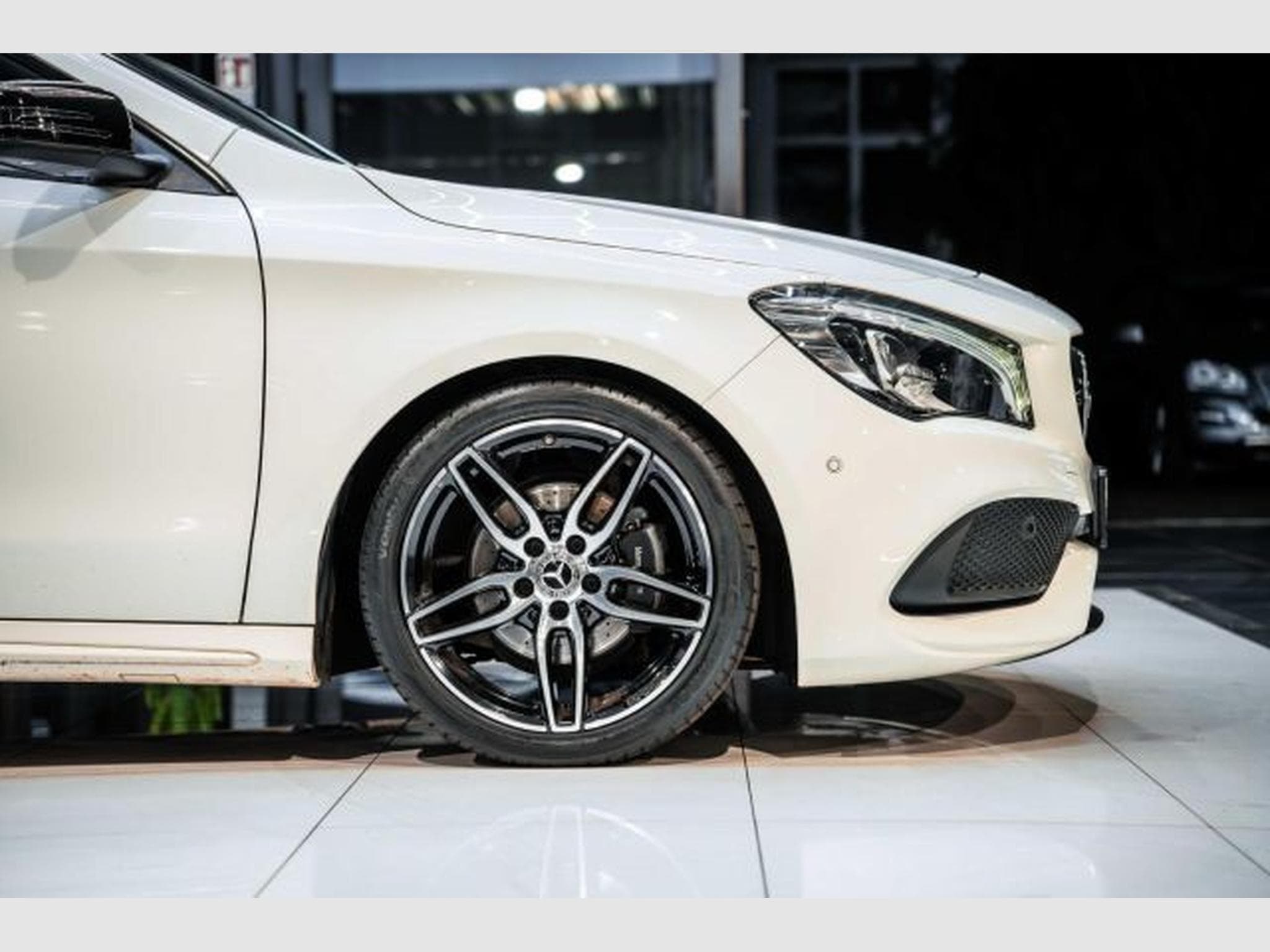 Mercedes CLA 200 CLA 200 AMG-Line Autom. NAVI LED RFK PANO Night (2017) - Photo 9