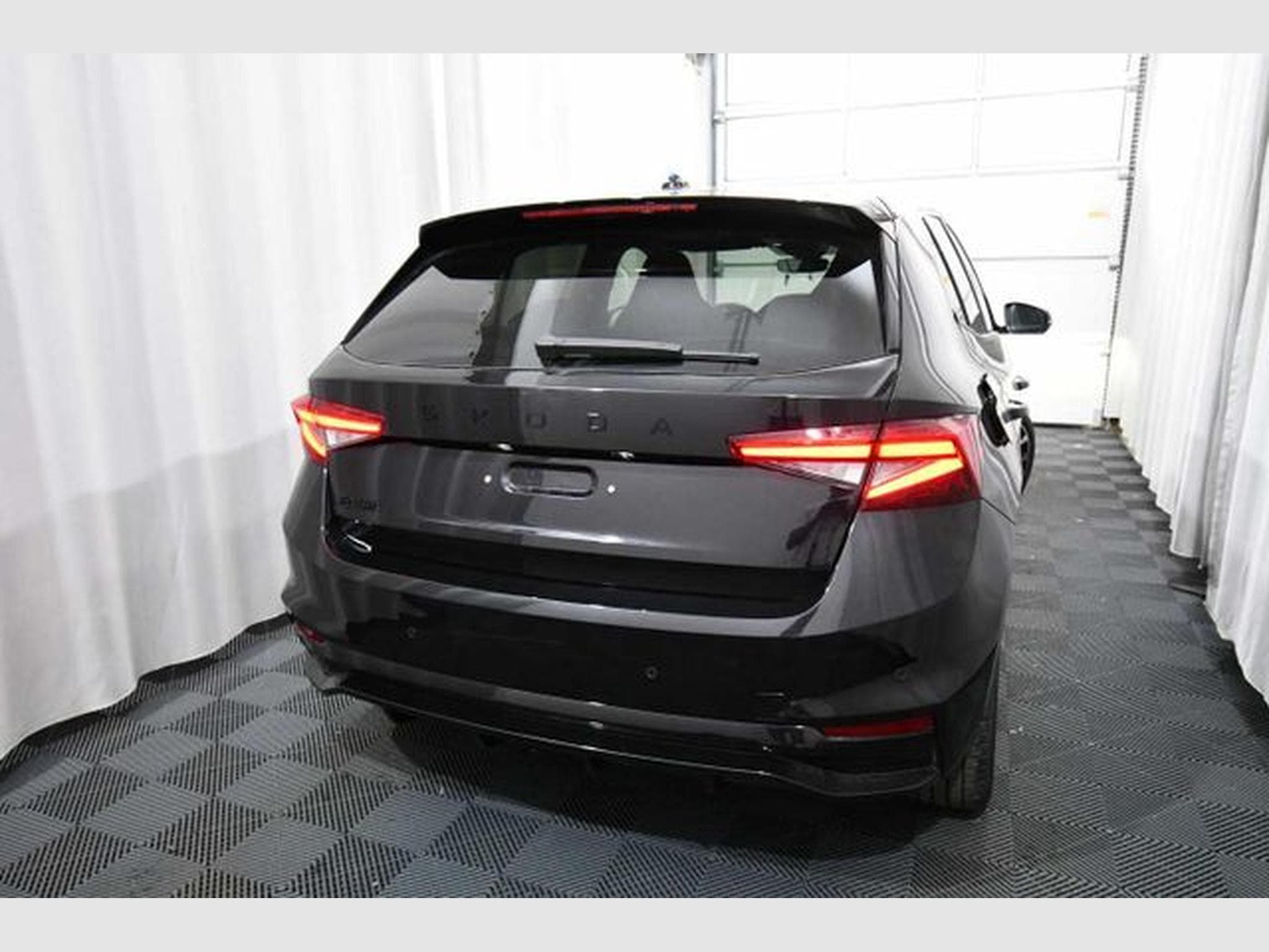 Skoda Fabia Fabia 1.5 TSI DSG Monte Carlo - Kamera, Navi, SH (2025) - Photo 4