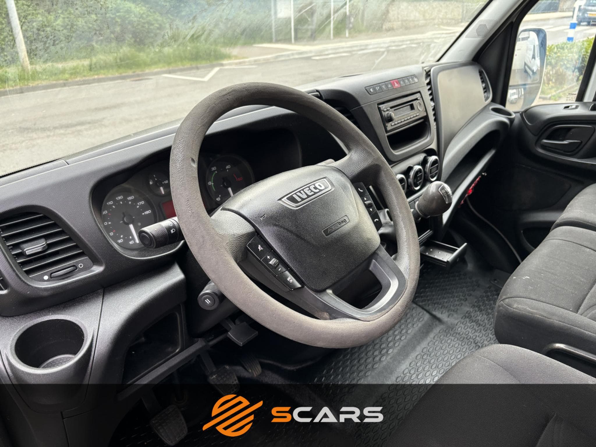 Iveco Daily 35S15 145cv L2H2   Attelage 3.5t (2015) - Photo 6