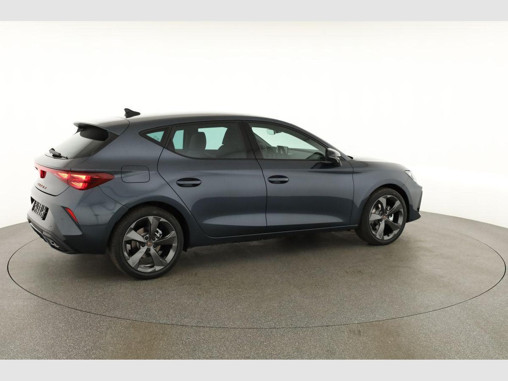 Cupra Leon 1.5 eTSI 110 kW (2026) - Photo 17