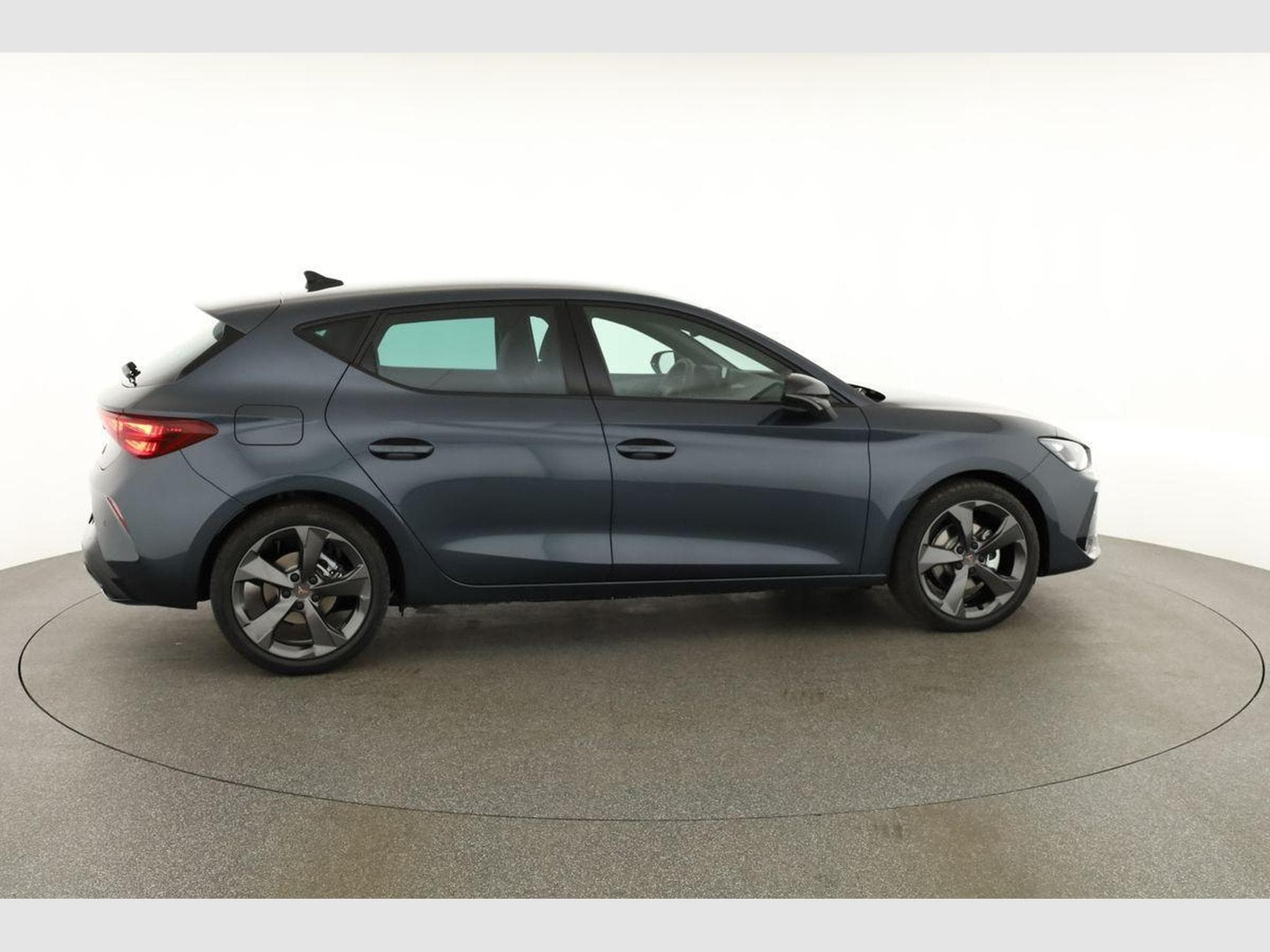 Cupra Leon 1.5 eTSI 110 kW (2026) - Photo 18