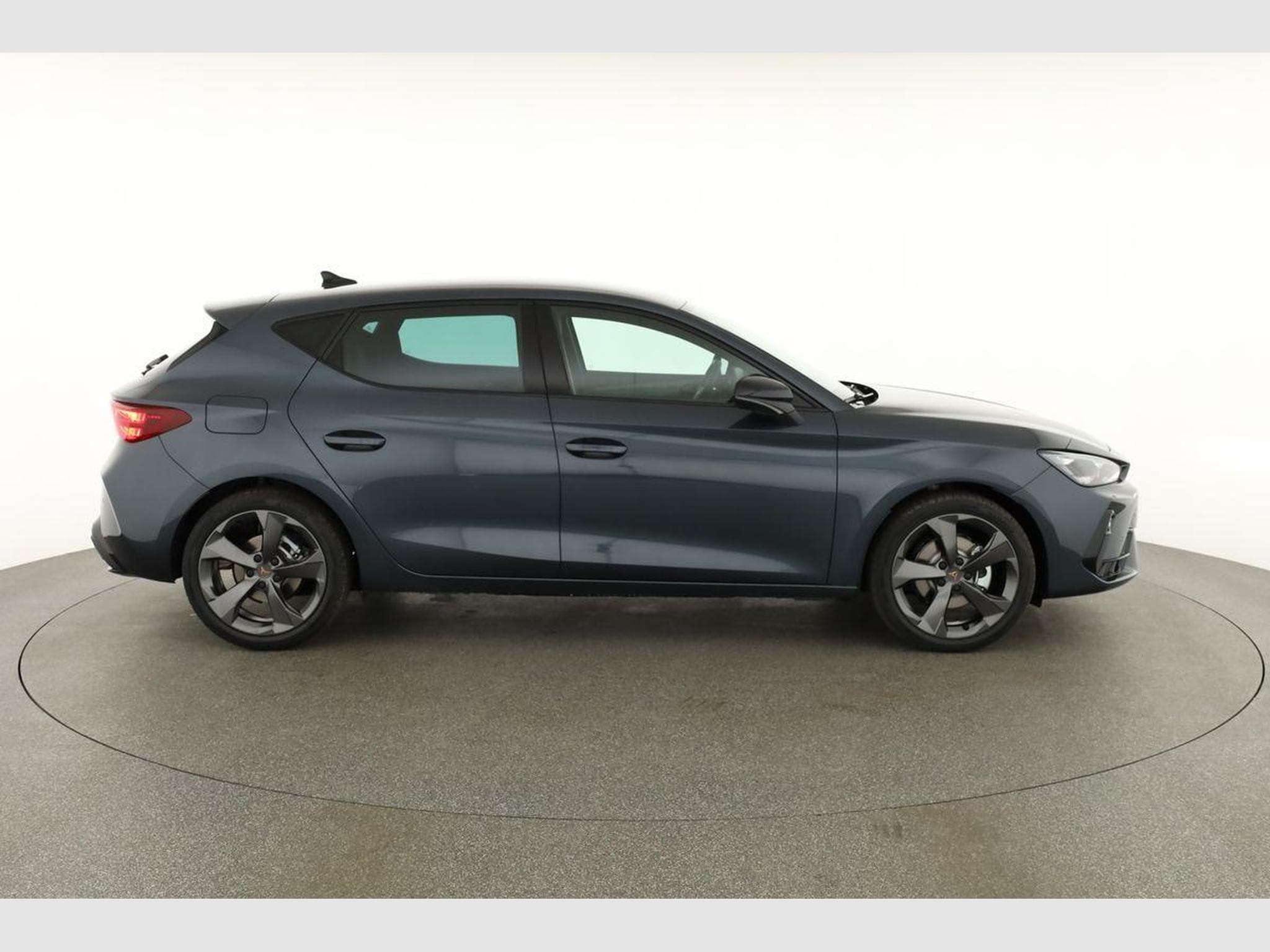 Cupra Leon 1.5 eTSI 110 kW (2026) - Photo 19