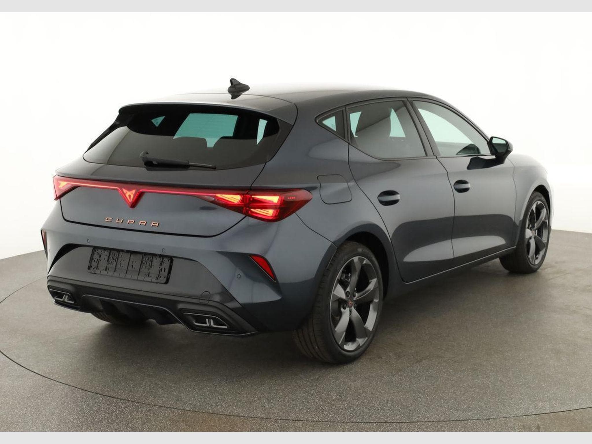 Cupra Leon 1.5 eTSI 110 kW (2026) - Photo 2