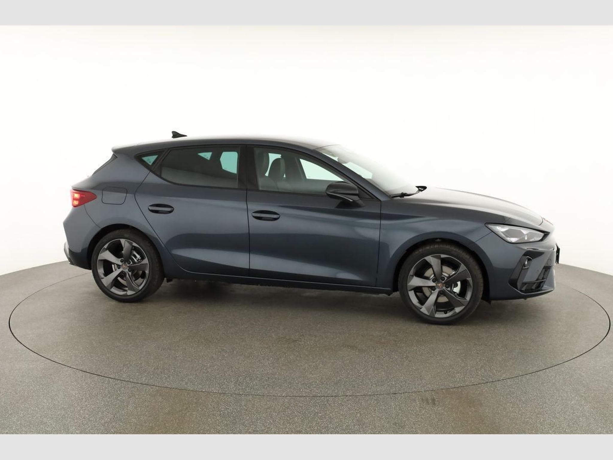Cupra Leon 1.5 eTSI 110 kW (2026) - Photo 20