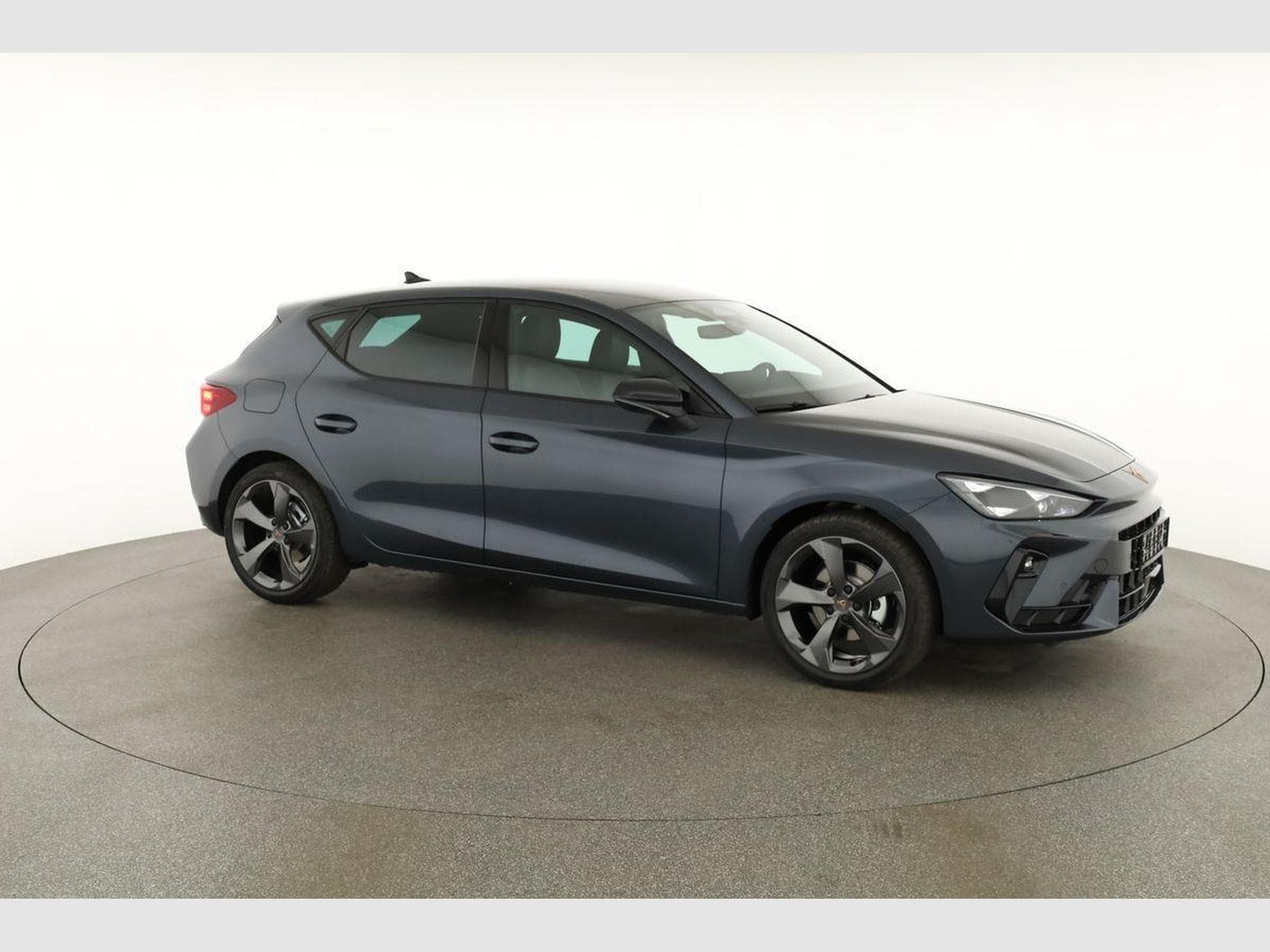 Cupra Leon 1.5 eTSI 110 kW (2026) - Photo 21