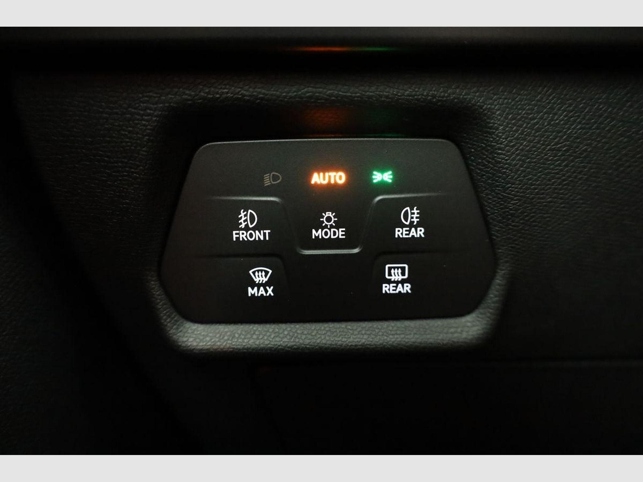 Cupra Leon 1.5 eTSI 110 kW (2026) - Photo 8