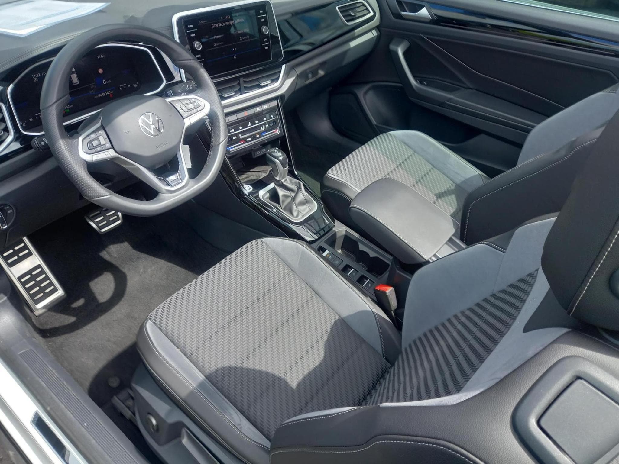 VW T-Roc Cabriolet R-Line 1.5 (2025) - Photo 2