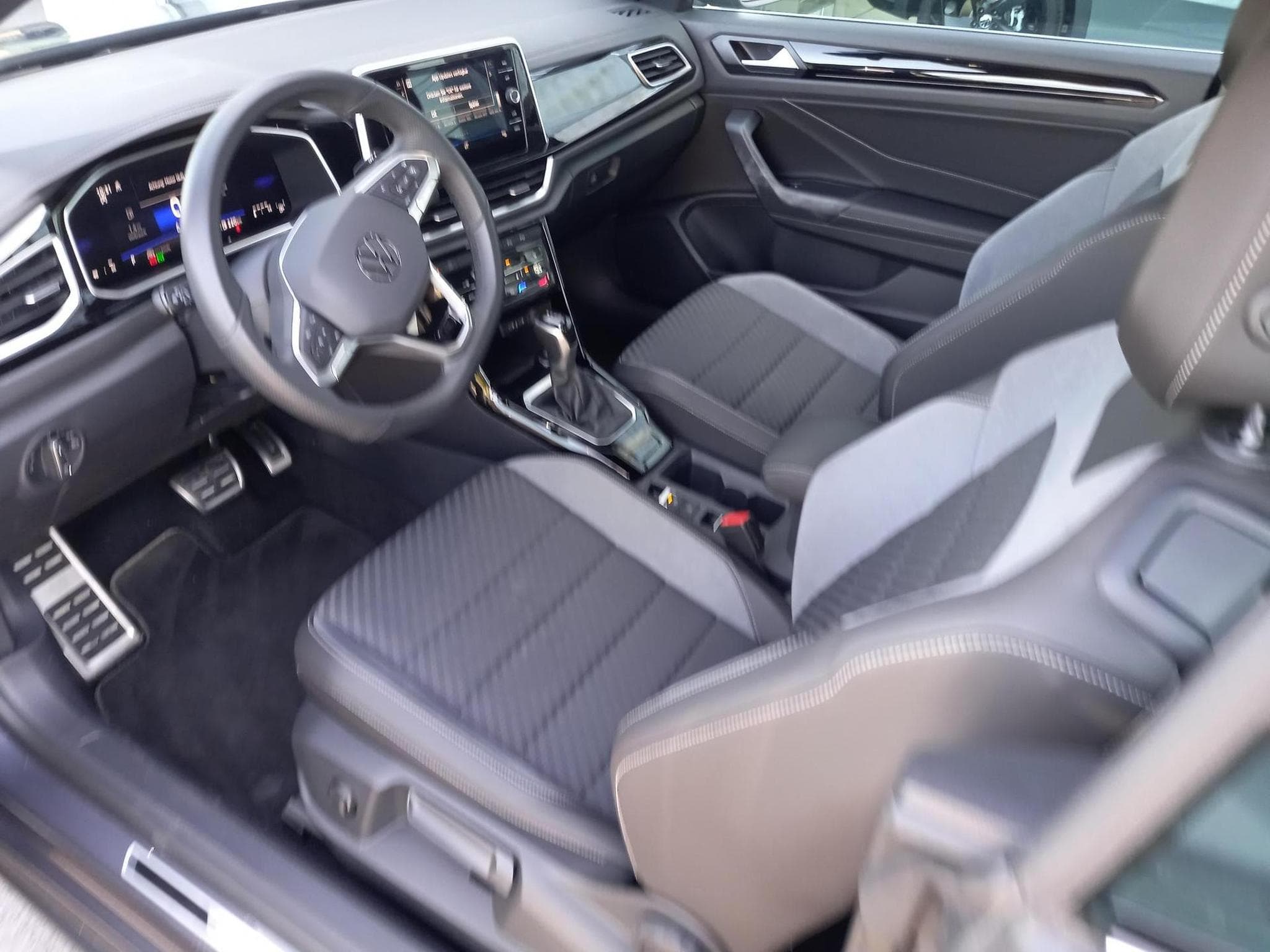VW T-Roc Cabriolet R-Line 1.5 (2025) - Photo 2