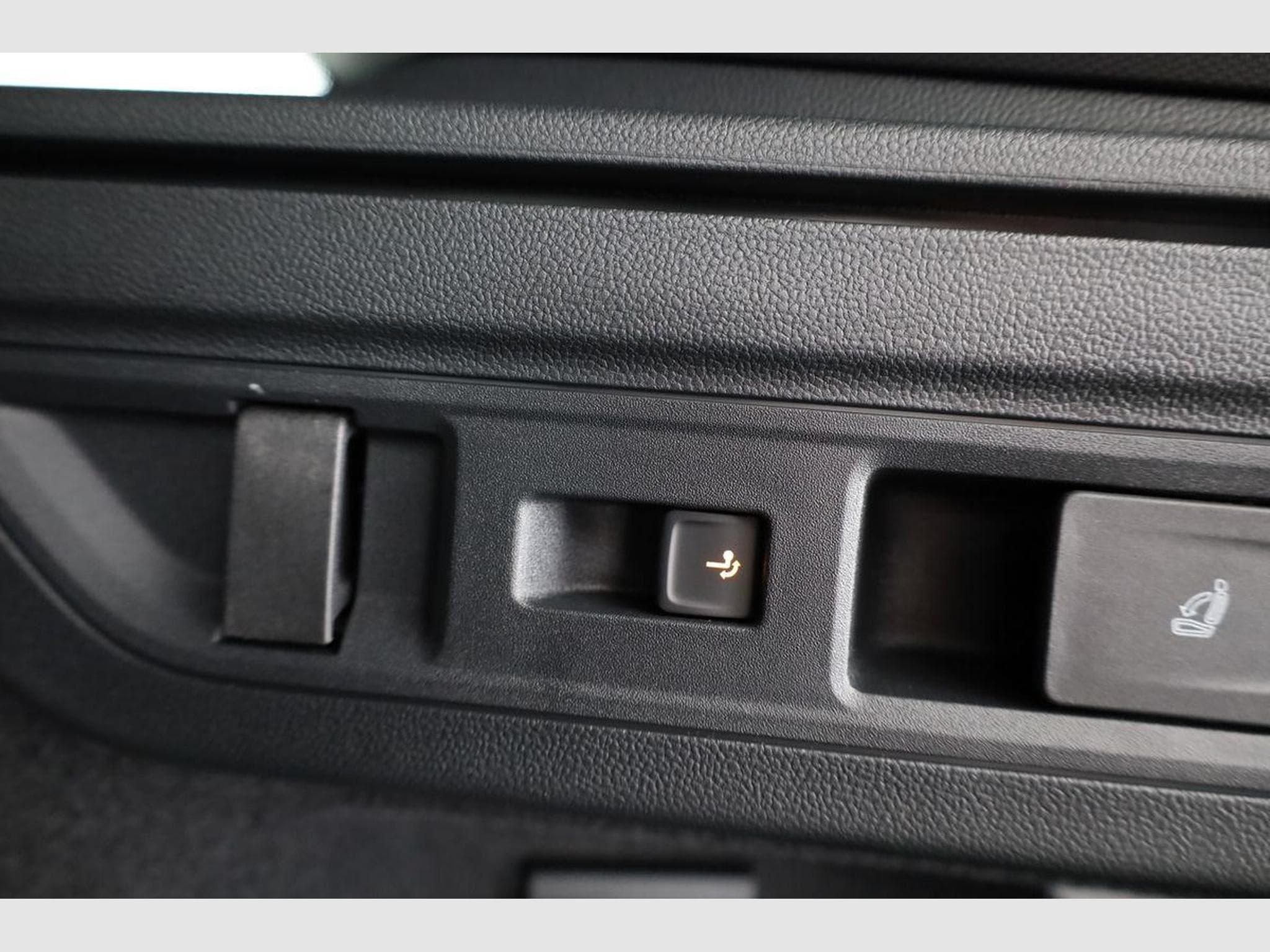 VW Passat Variant 2.0 TSI 195 kW 4Motion R-Line (2026) - Photo 12