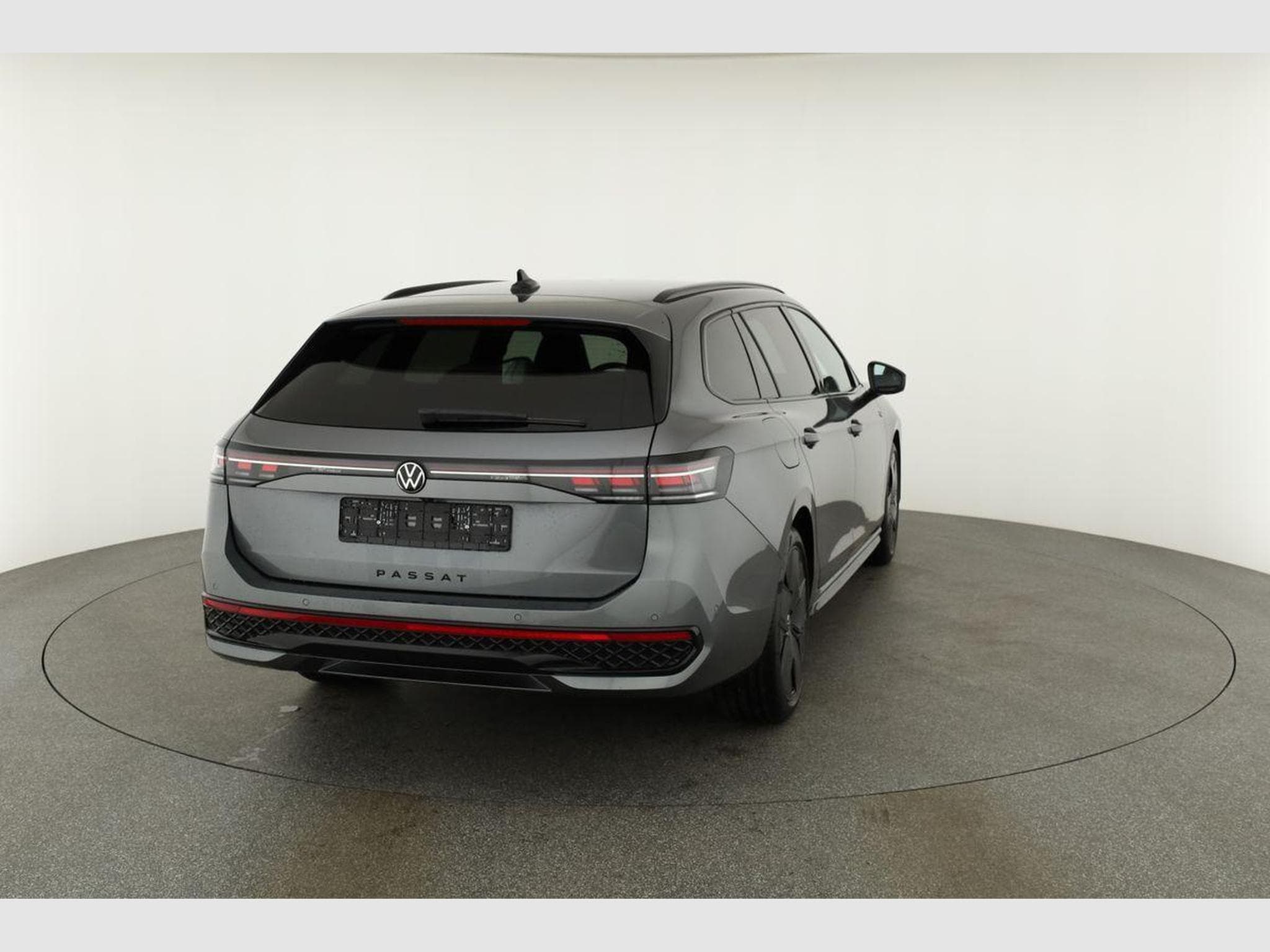 VW Passat Variant 2.0 TSI 195 kW 4Motion R-Line (2026) - Photo 17