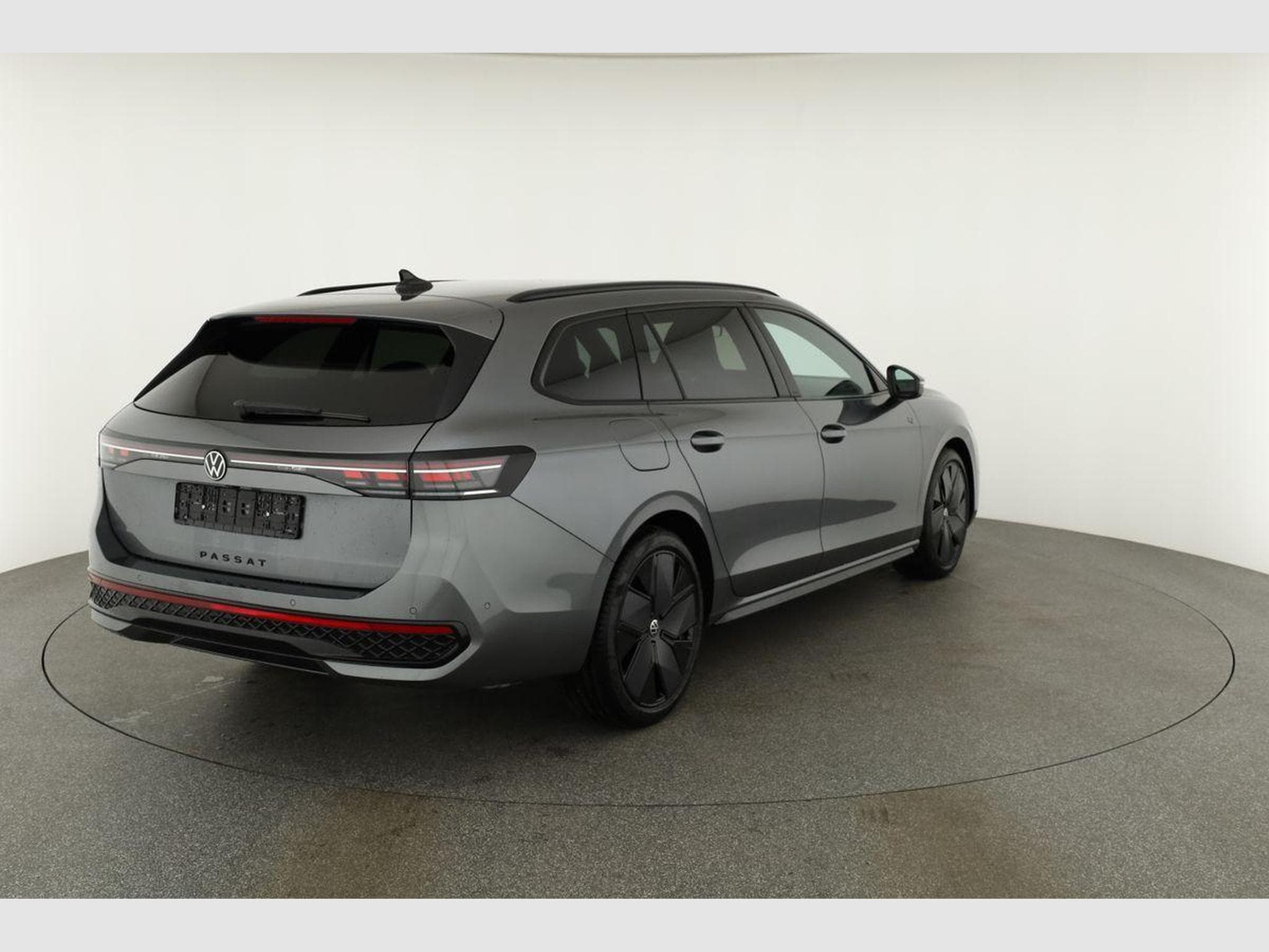 VW Passat Variant 2.0 TSI 195 kW 4Motion R-Line (2026) - Photo 18
