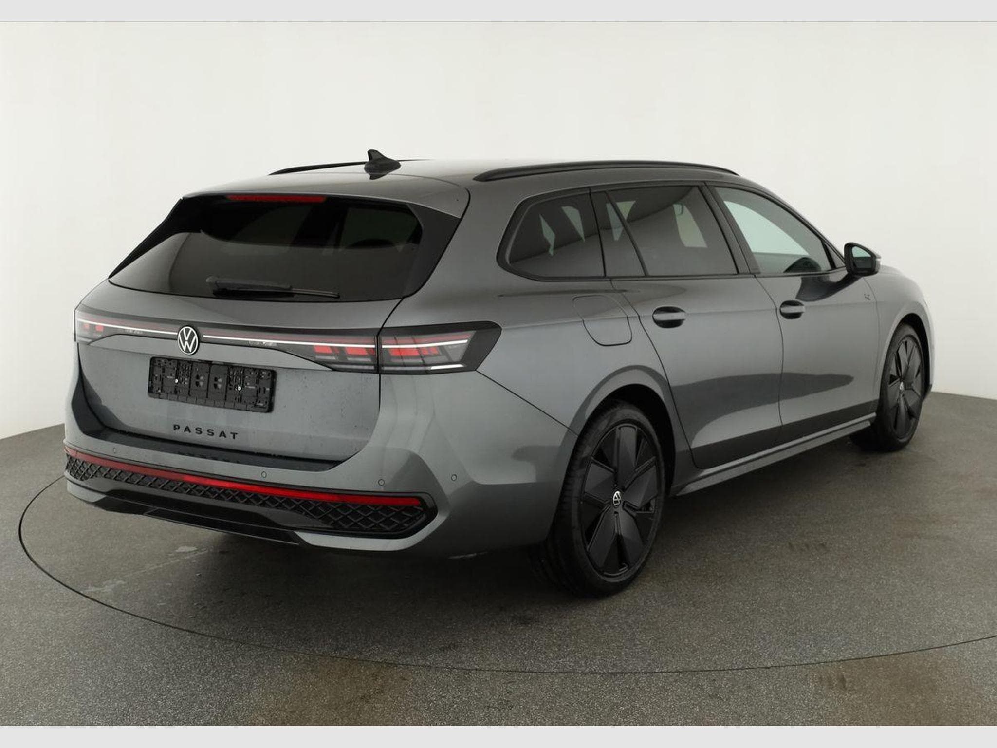 VW Passat Variant 2.0 TSI 195 kW 4Motion R-Line (2026) - Photo 2
