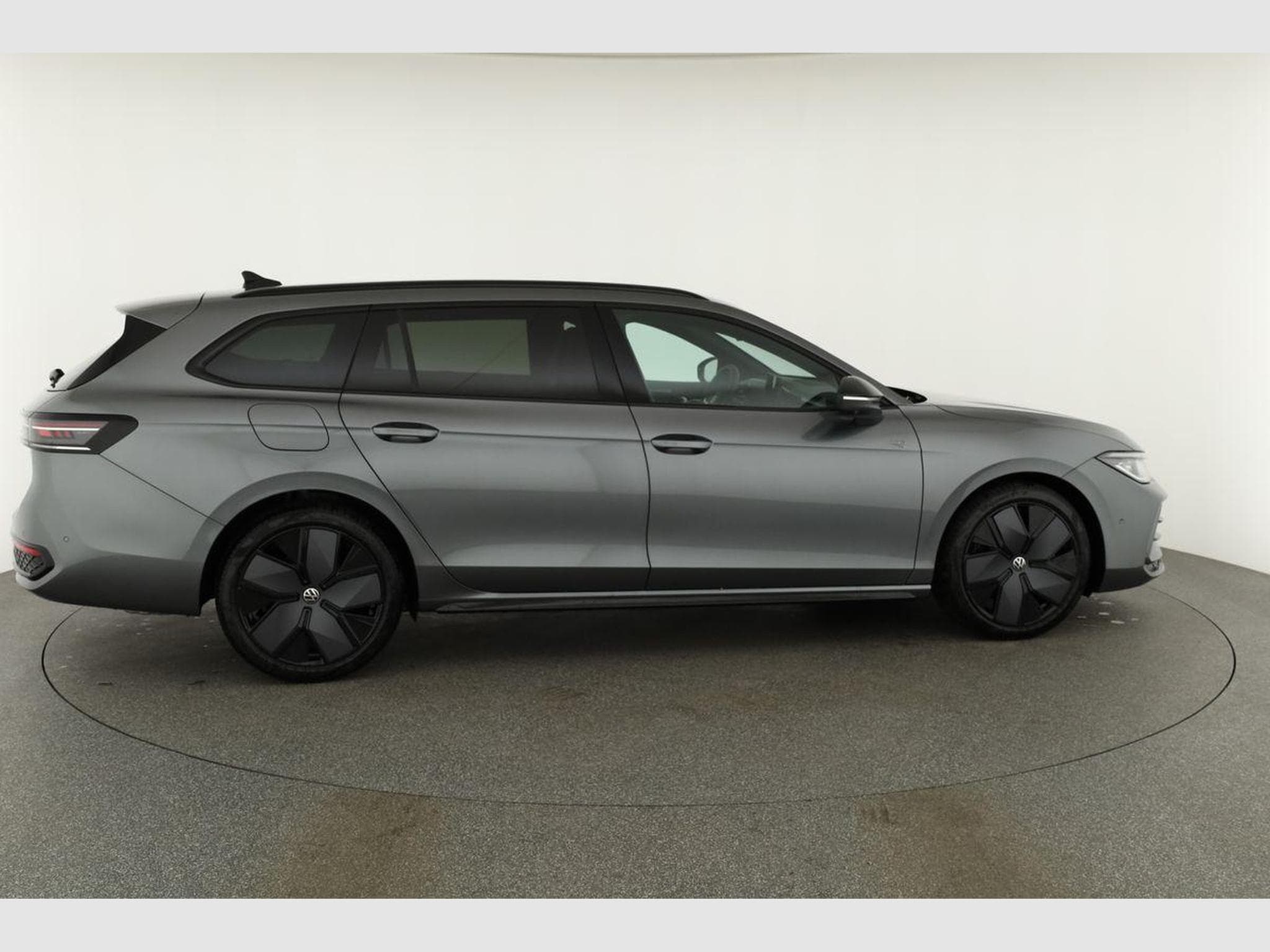 VW Passat Variant 2.0 TSI 195 kW 4Motion R-Line (2026) - Photo 21