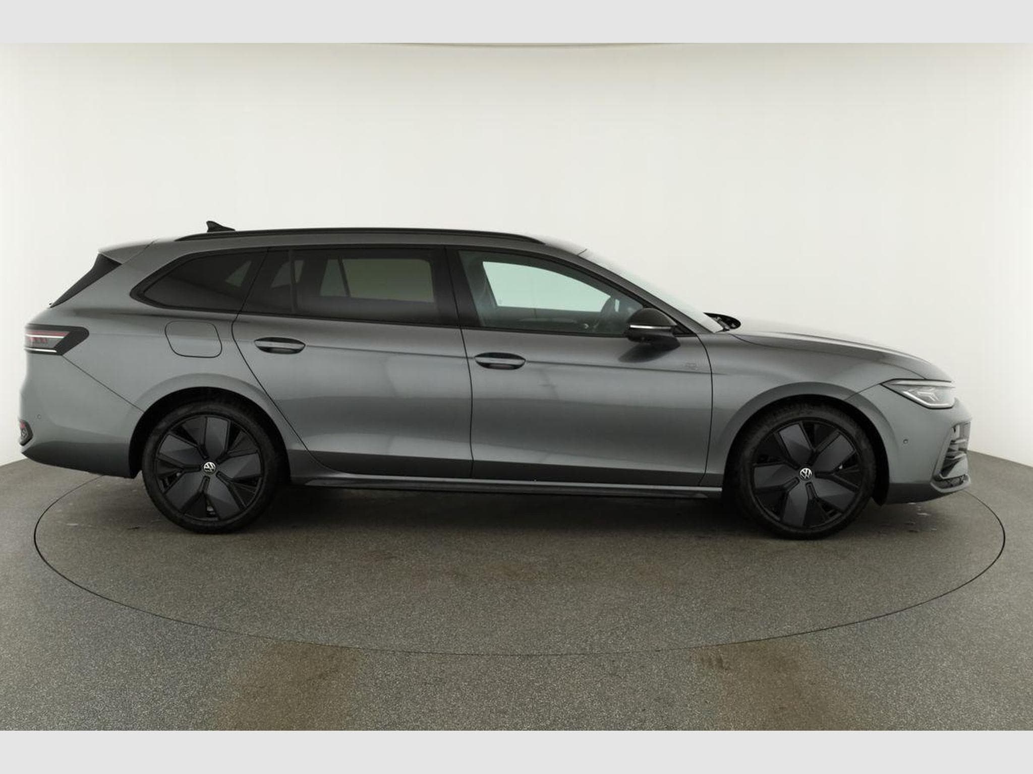 VW Passat Variant 2.0 TSI 195 kW 4Motion R-Line (2026) - Photo 22