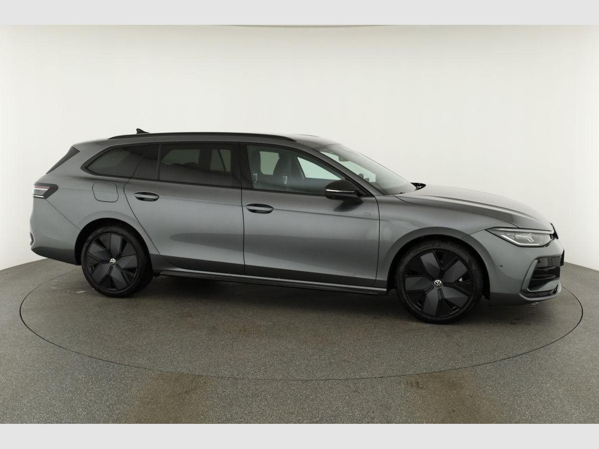 VW Passat Variant 2.0 TSI 195 kW 4Motion R-Line (2026) - Photo 23