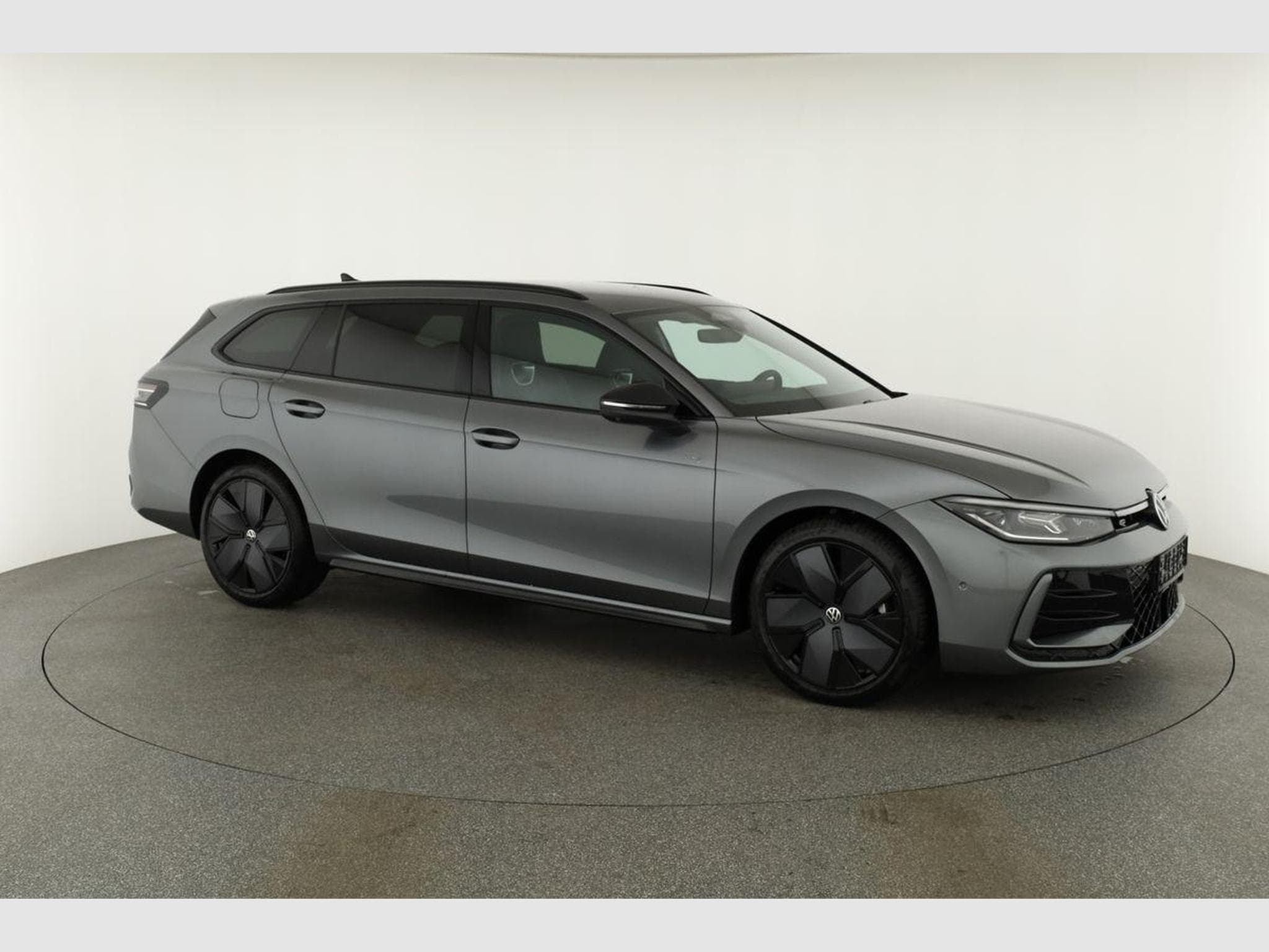 VW Passat Variant 2.0 TSI 195 kW 4Motion R-Line (2026) - Photo 24