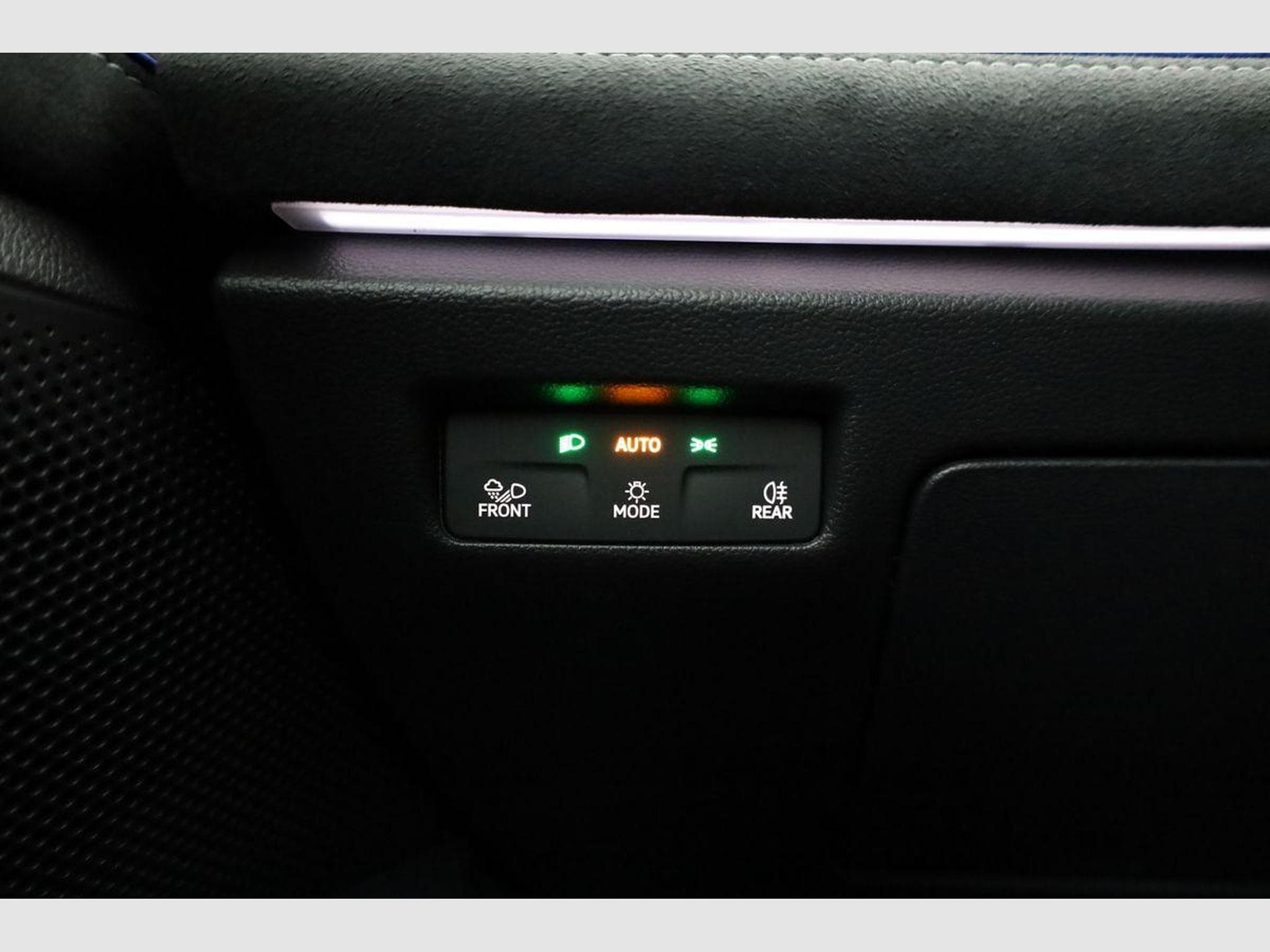 VW Passat Variant 2.0 TSI 195 kW 4Motion R-Line (2026) - Photo 8