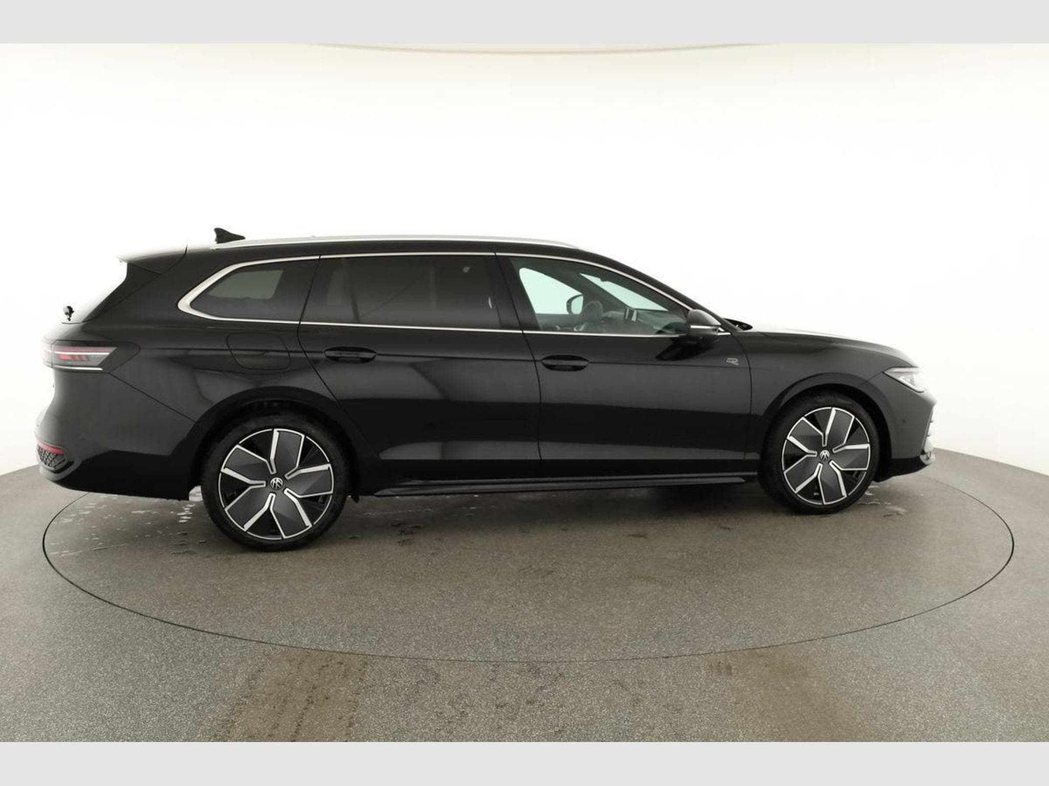VW Passat Variant 2.0 TDI 142 kW 4Motion R-Line (2026) - Photo 22