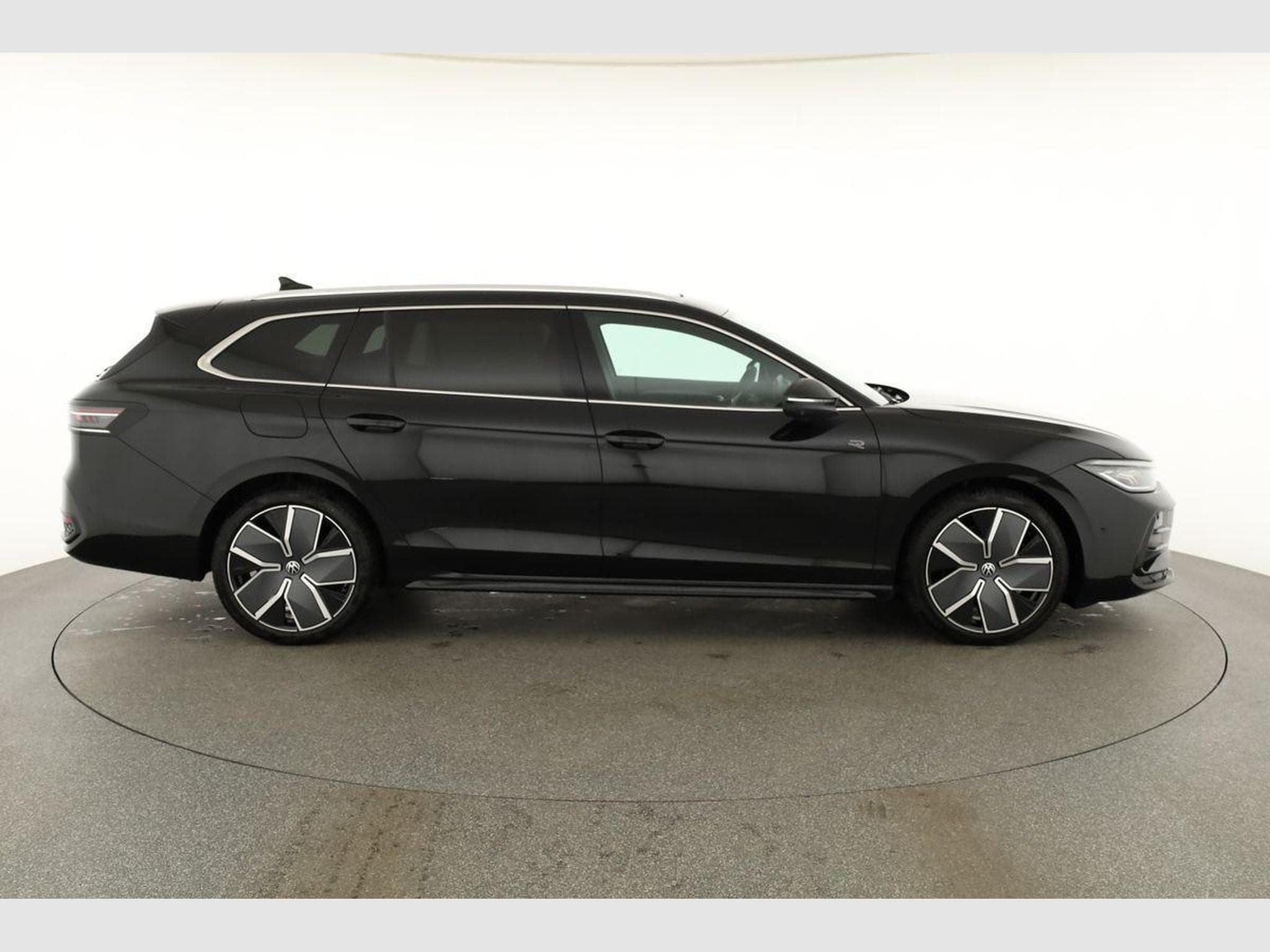 VW Passat Variant 2.0 TDI 142 kW 4Motion R-Line (2026) - Photo 23