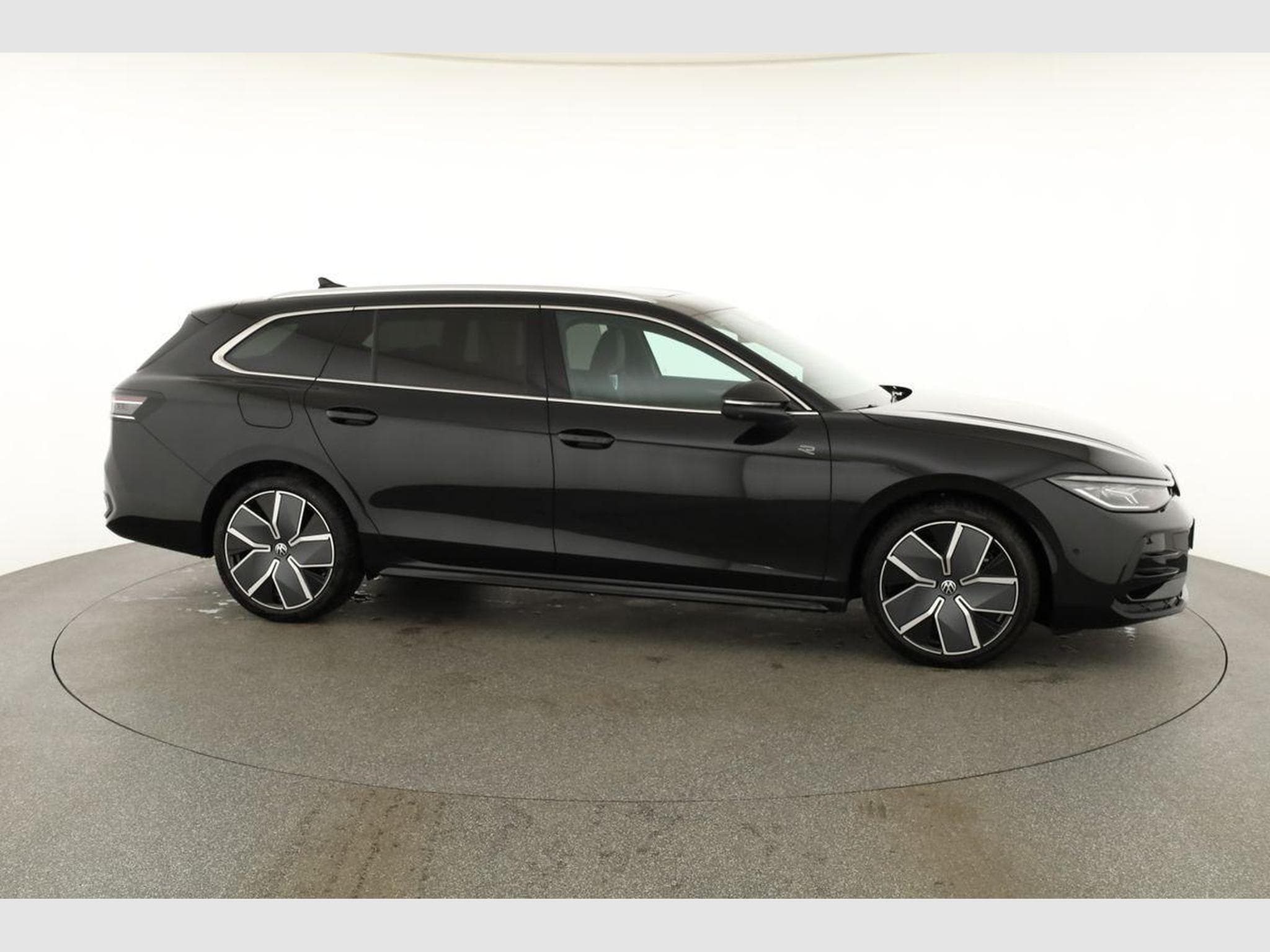 VW Passat Variant 2.0 TDI 142 kW 4Motion R-Line (2026) - Photo 24