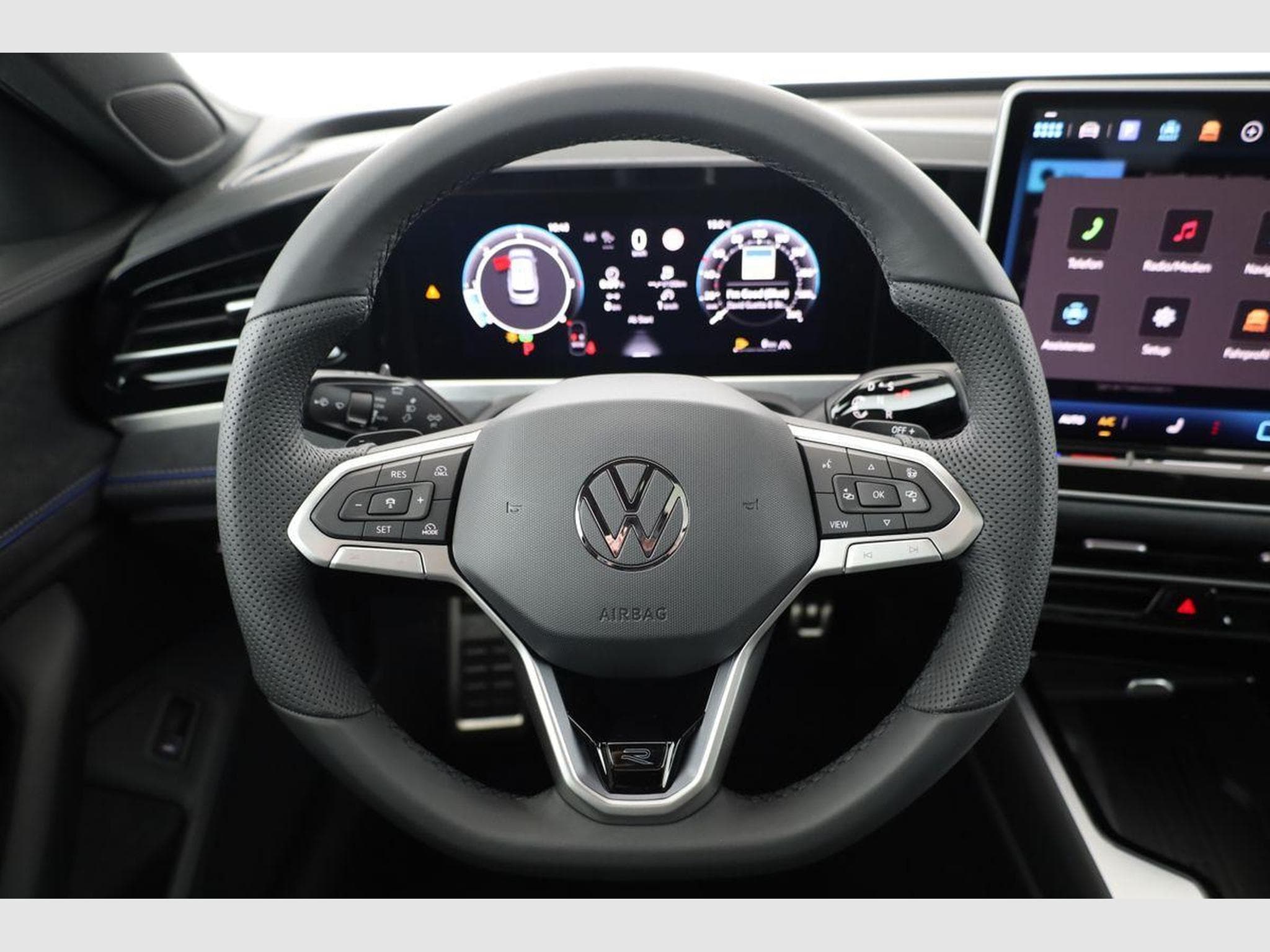 VW Passat Variant 2.0 TDI 142 kW 4Motion R-Line (2026) - Photo 5