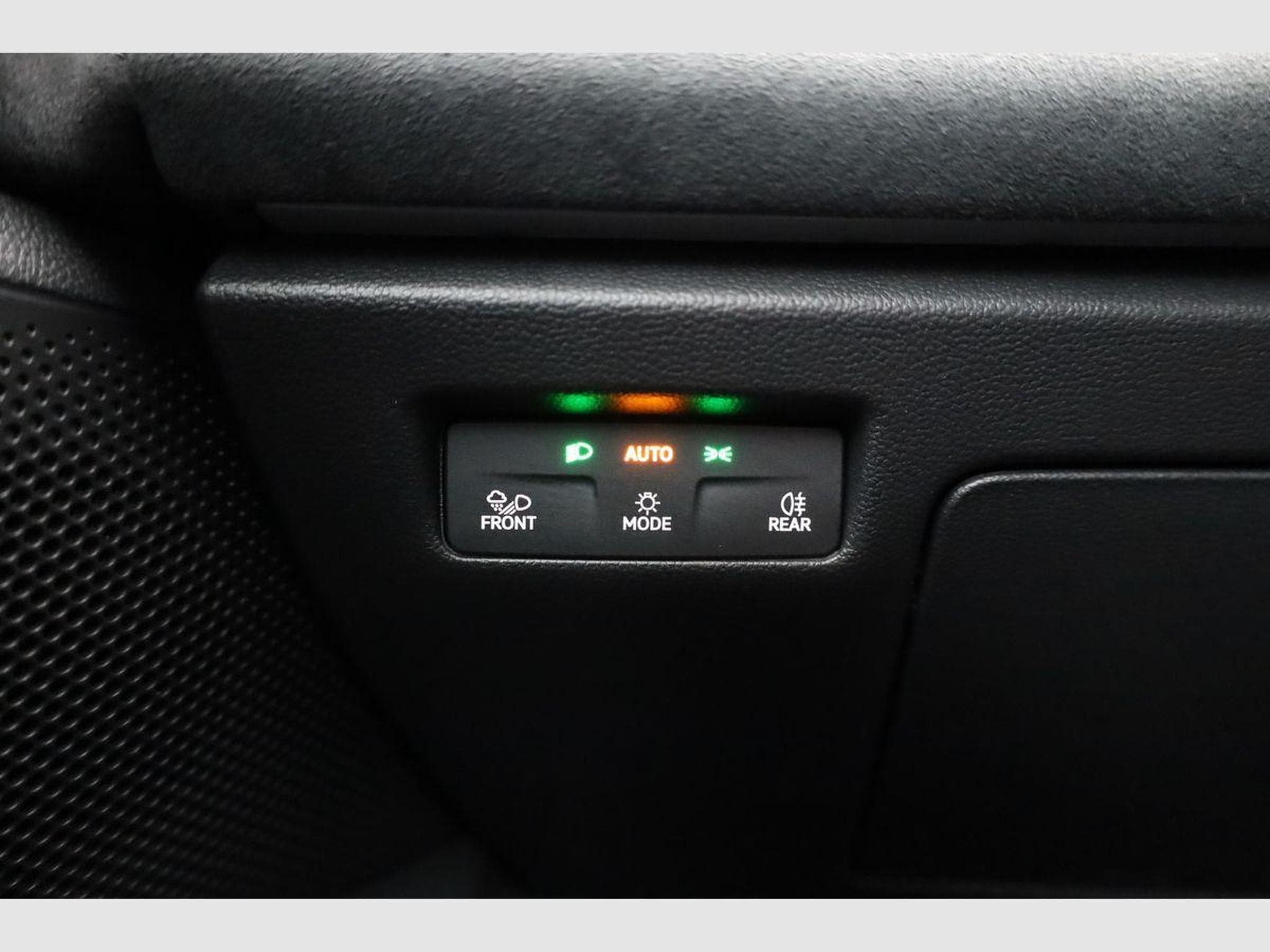 VW Passat Variant 2.0 TDI 142 kW 4Motion R-Line (2026) - Photo 8