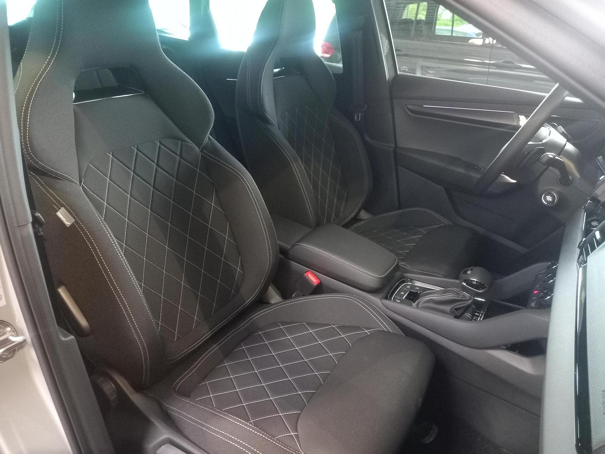 Skoda Karoq Sportline 1.5 TSI (2026) - Photo 11