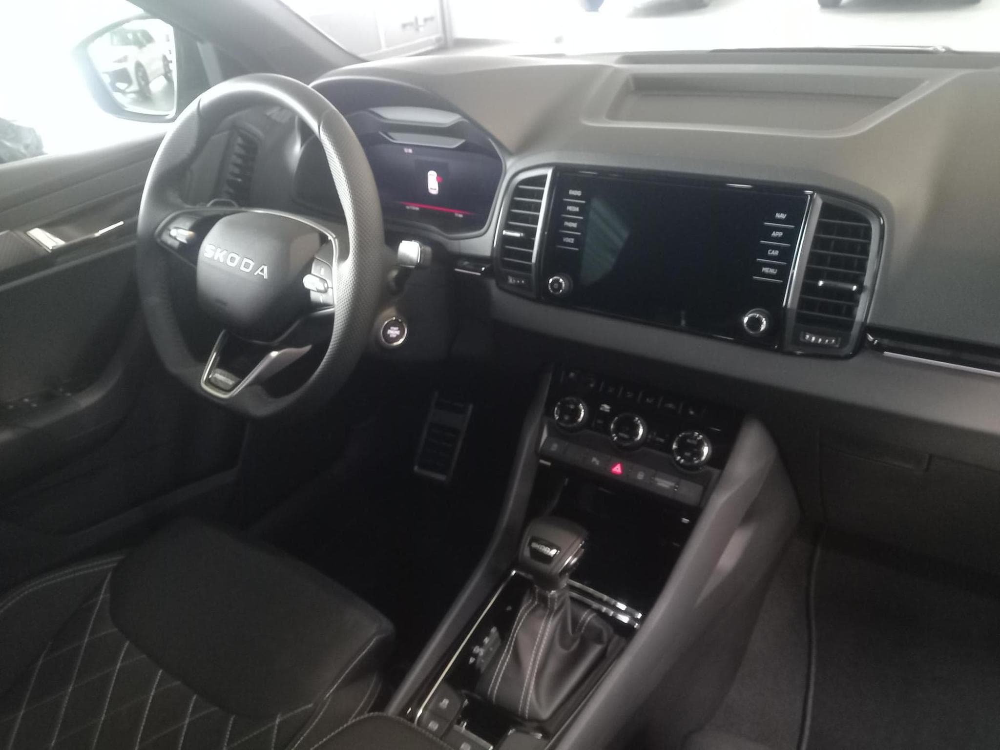Skoda Karoq Sportline 1.5 TSI (2026) - Photo 12
